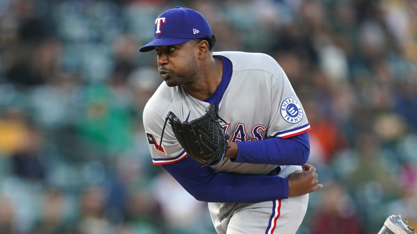 Rangers reportedly considering young pitcher for closer role