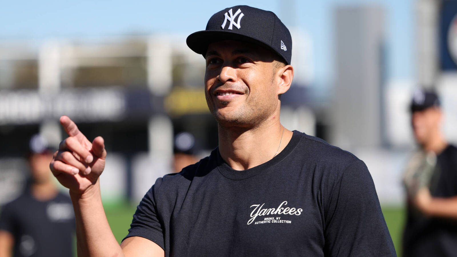 Giancarlo Stanton draws attention for new look at spring training