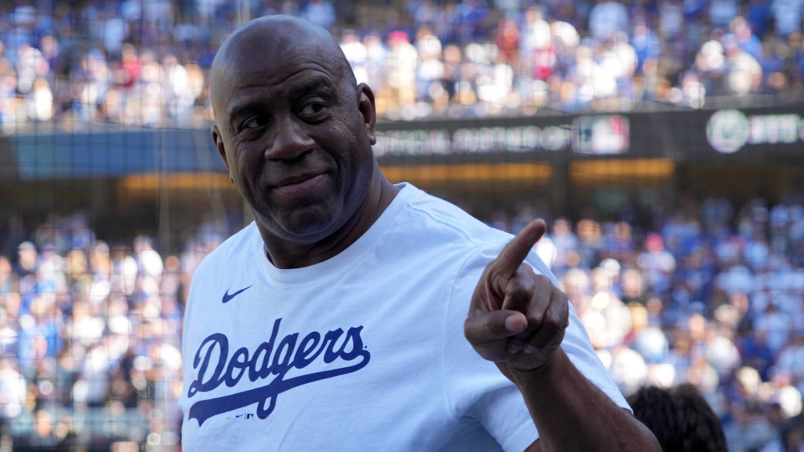 Magic Johnson had incredulous reaction to Lakers bench altercation