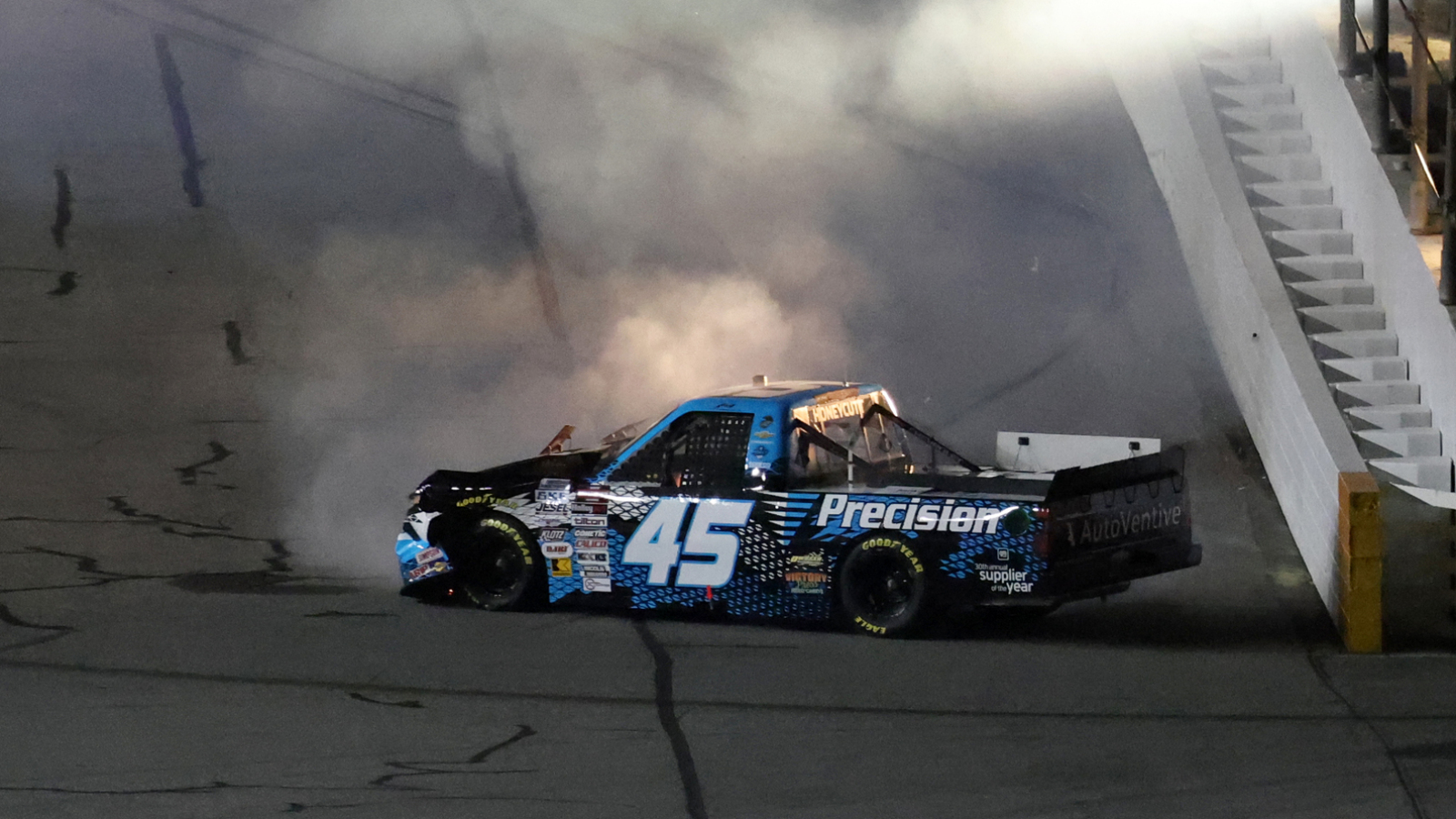 http://www.yardbarker.com/media/6/5/653d3a52a85dd805ec2af1846fd83187eb46ed82/thumb_16x9/watch-scary-crash-occurs-nascar-truck-series-race.jpg
