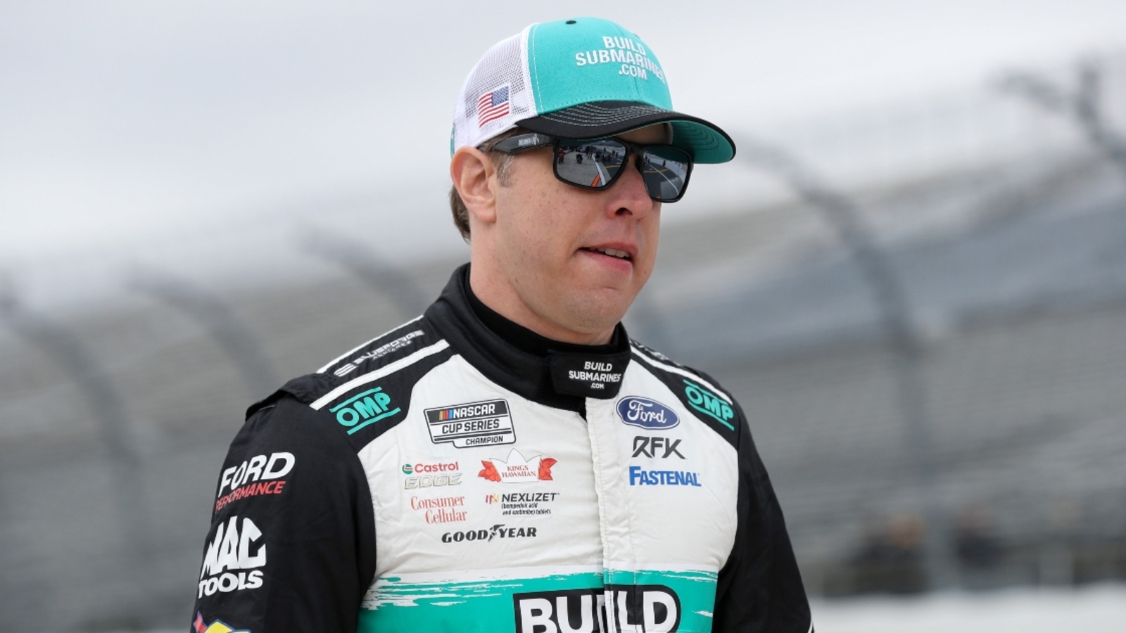 Brad Keselowski fueler dragged out of pit box in scary moment at Atlanta Motor Speedway