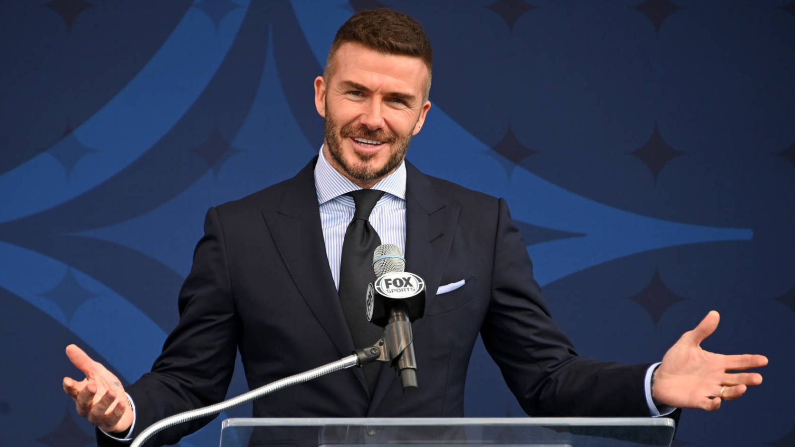 Report David Beckham Targeting Barcelona 39 S Luis Suarez To Be Face Of Inter Miami Cf Yardbarker