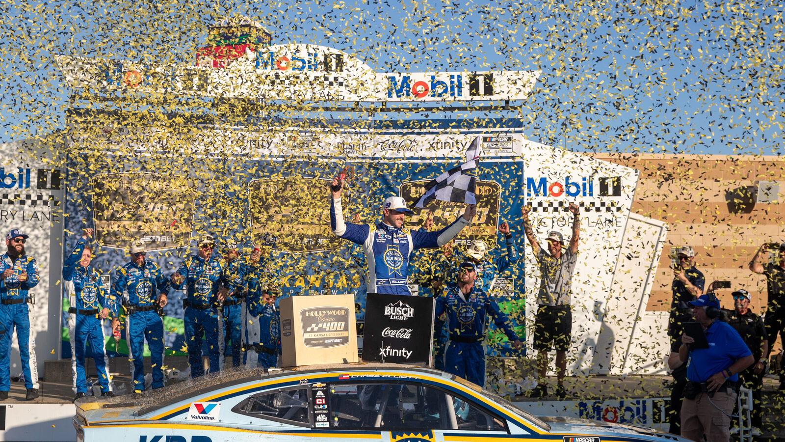 Chase Elliott wins NASCAR Playoff race at Kansas, advances to Round of 8