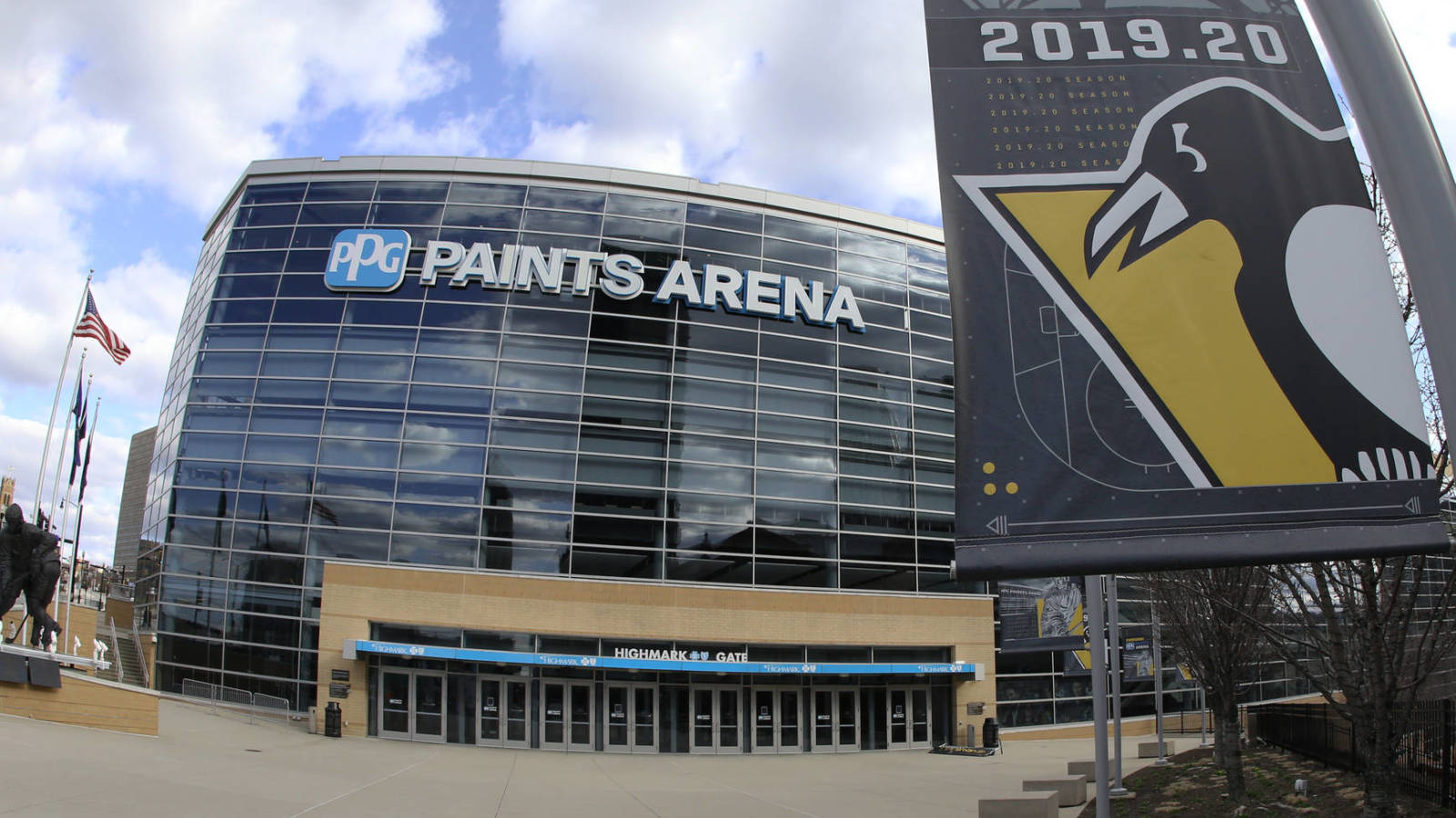 Penguins Ceo Saves Cameraman S Life During Violent Protests Yardbarker