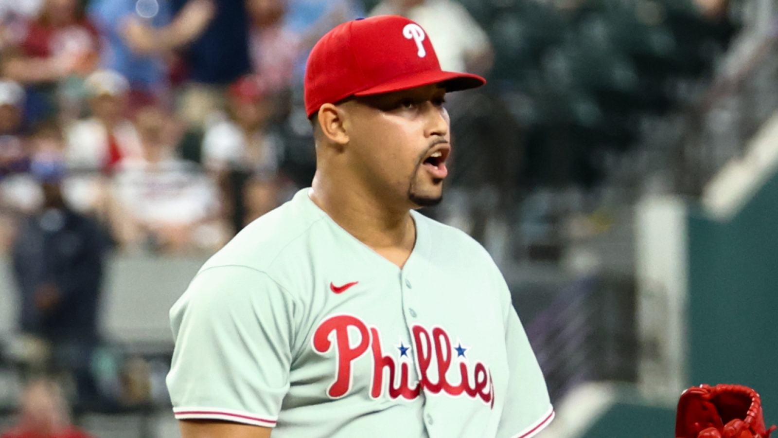 Phillies avoid worst-case scenario with star closer
