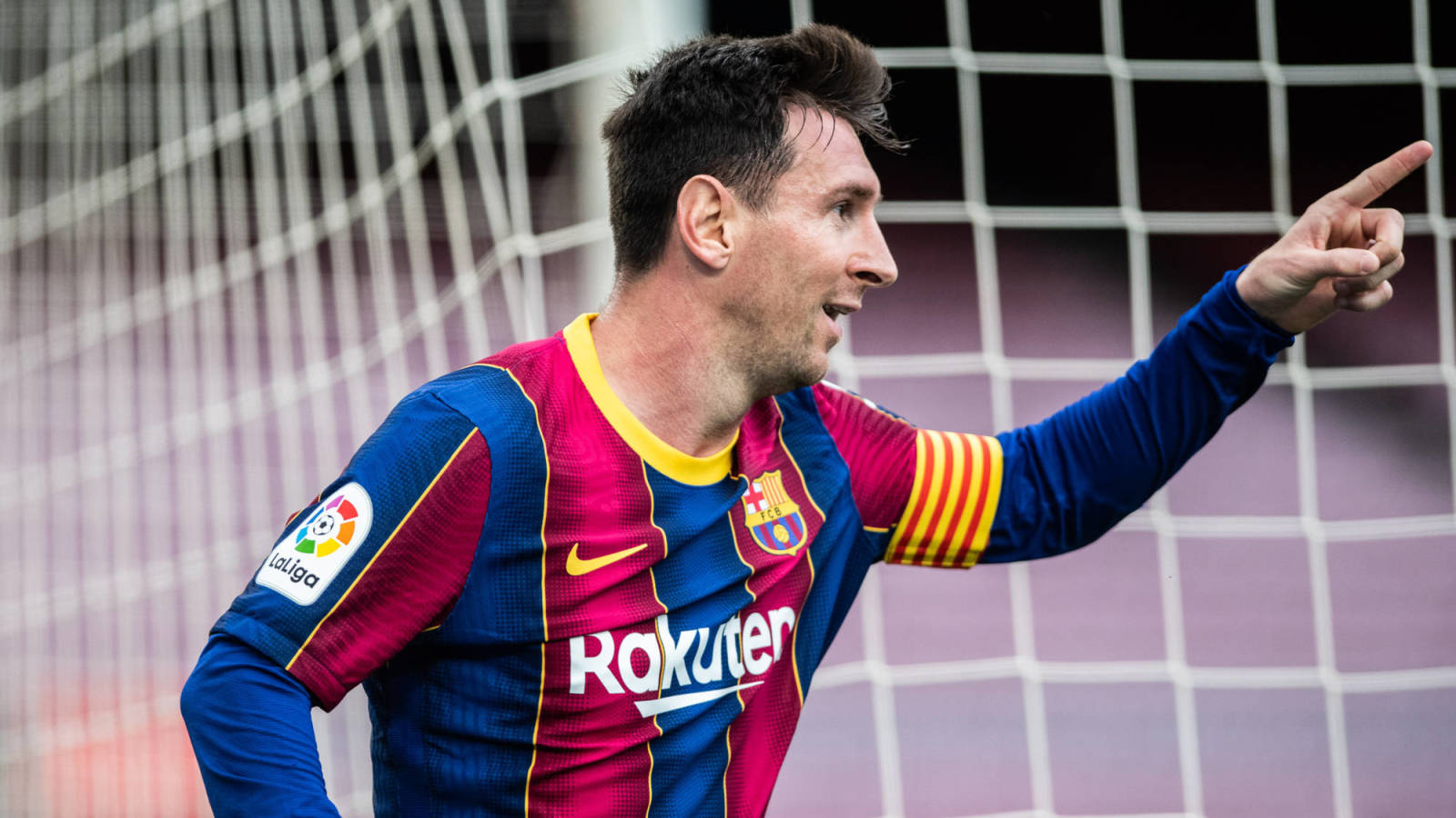 Messi Will Take 50 Pay Cut To Stay With Fc Barcelona Yardbarker