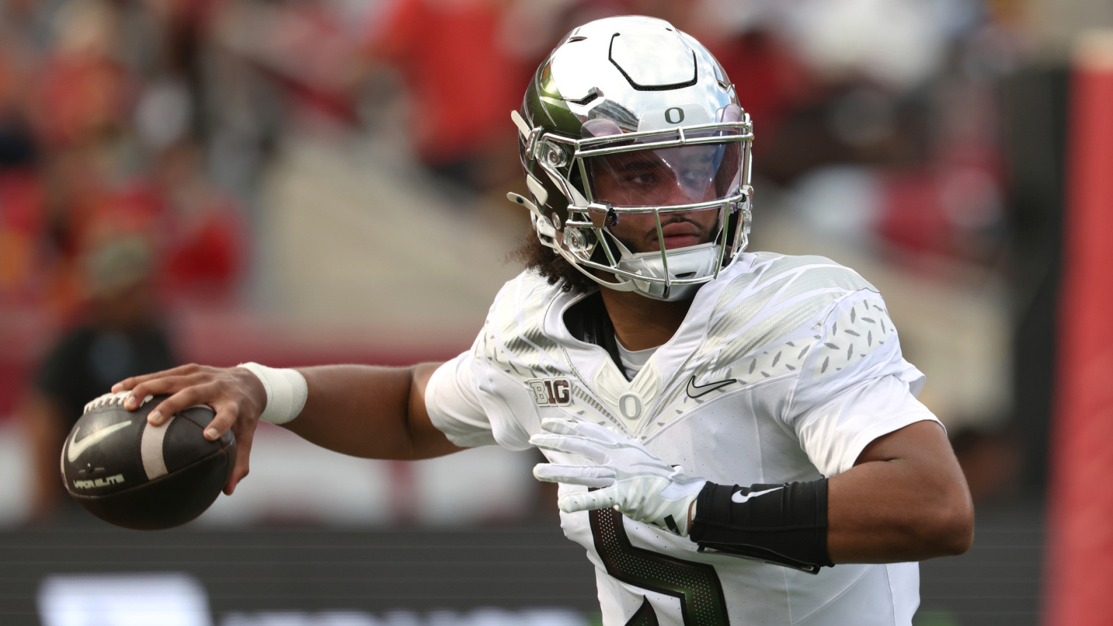 Oregon QB Dante Moore unlikely to return this season after concussion