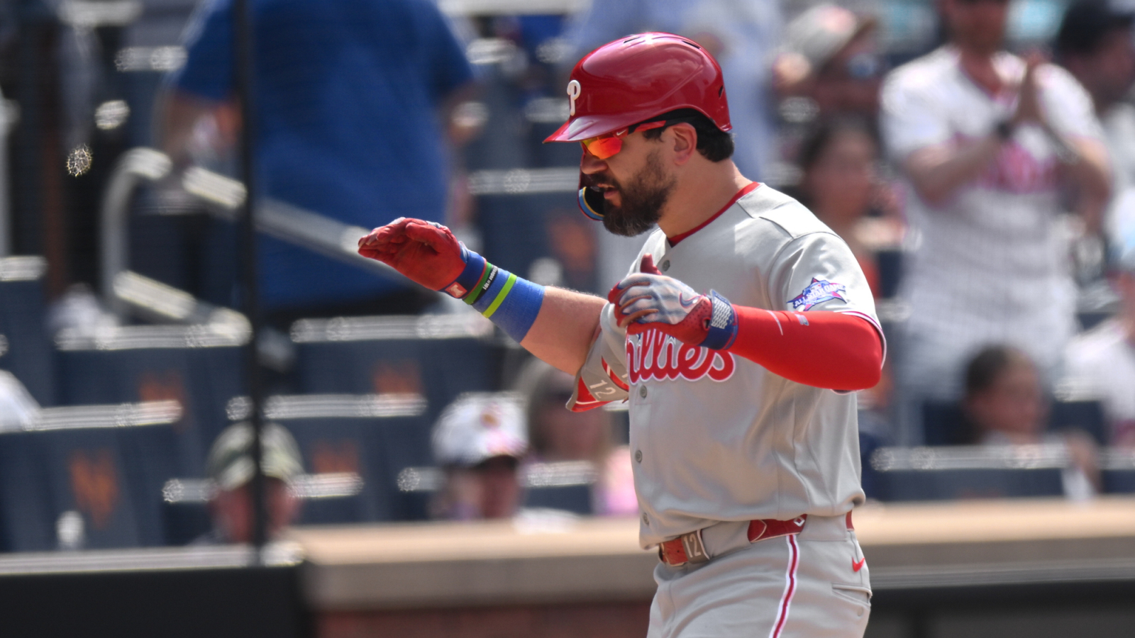 Kyle Schwarber hits 30th home run as Phillies beat Mets 5-4