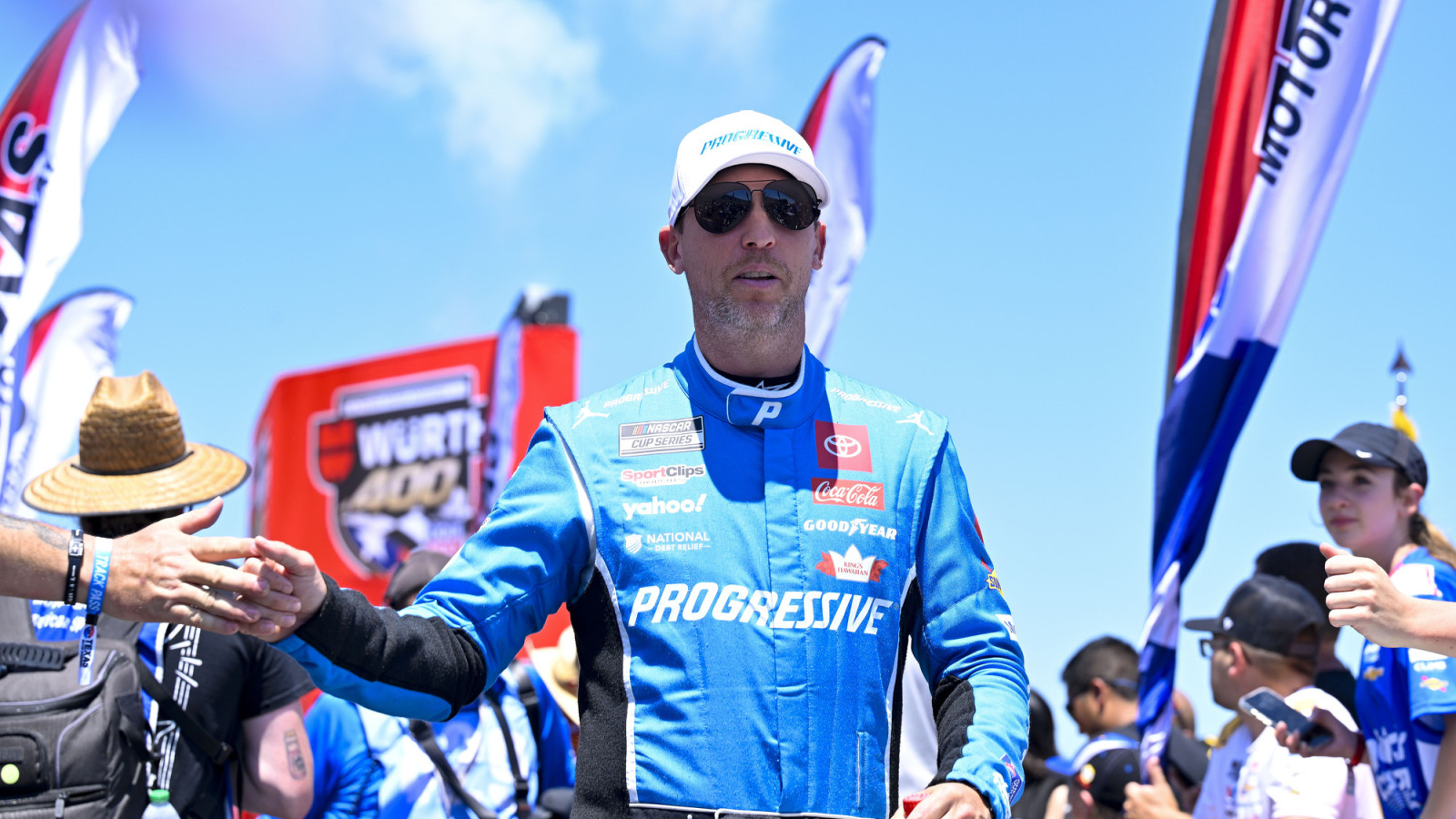 http://www.yardbarker.com/media/7/2/727b6082ea77d1d18693bc806643c48fd1a34af9/thumb_16x9/4-2025-fort-worth-texas-usa-nascar-cup-series.jpg