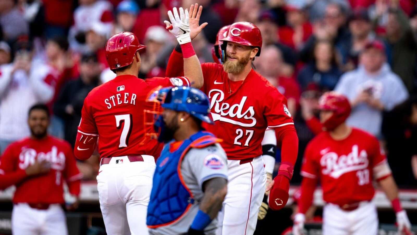 Reds rally past Mets with five-run 8th inning