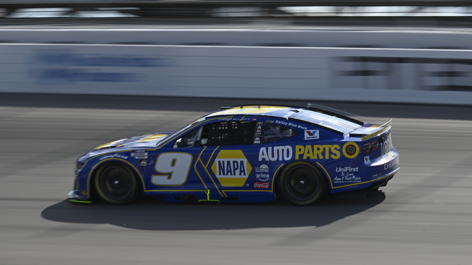Despite Top-5 Hauls, Chase Elliott and Joey Logano Sit Perilously Close to Cutline Heading Into Bristol