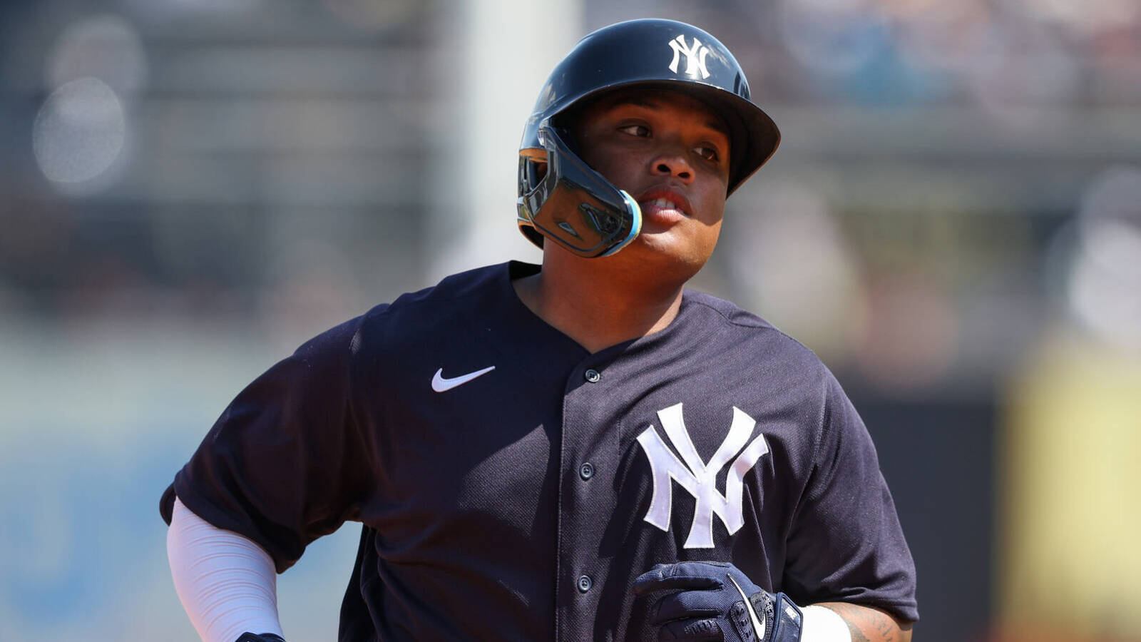 Yankees outfielder elects free agency