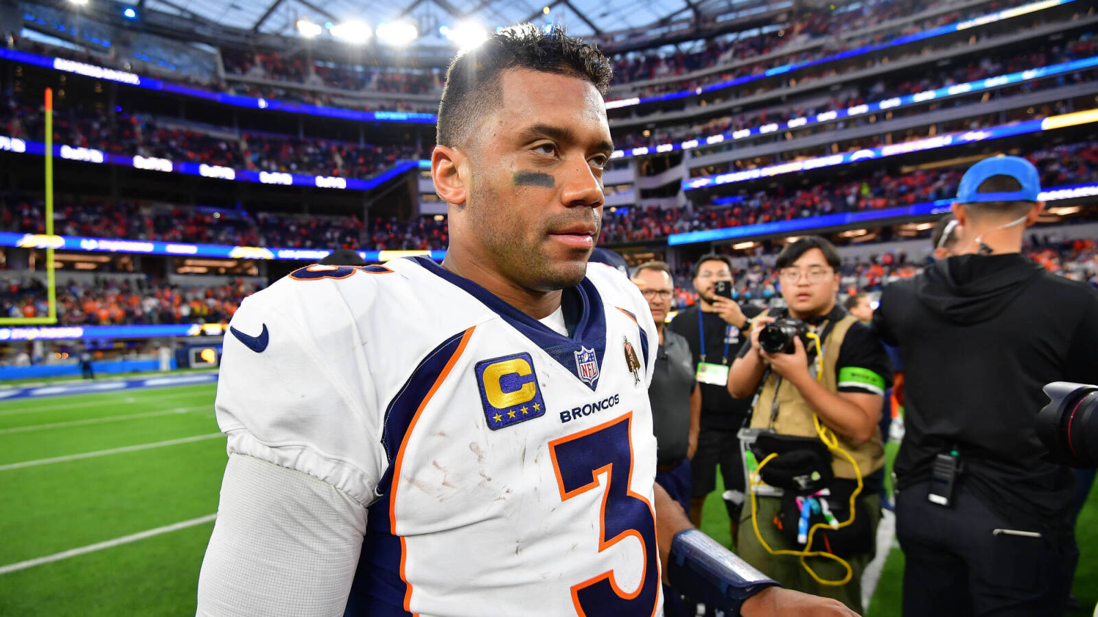 NFL executive has shocking take on Steelers' Russell Wilson, Justin Fields