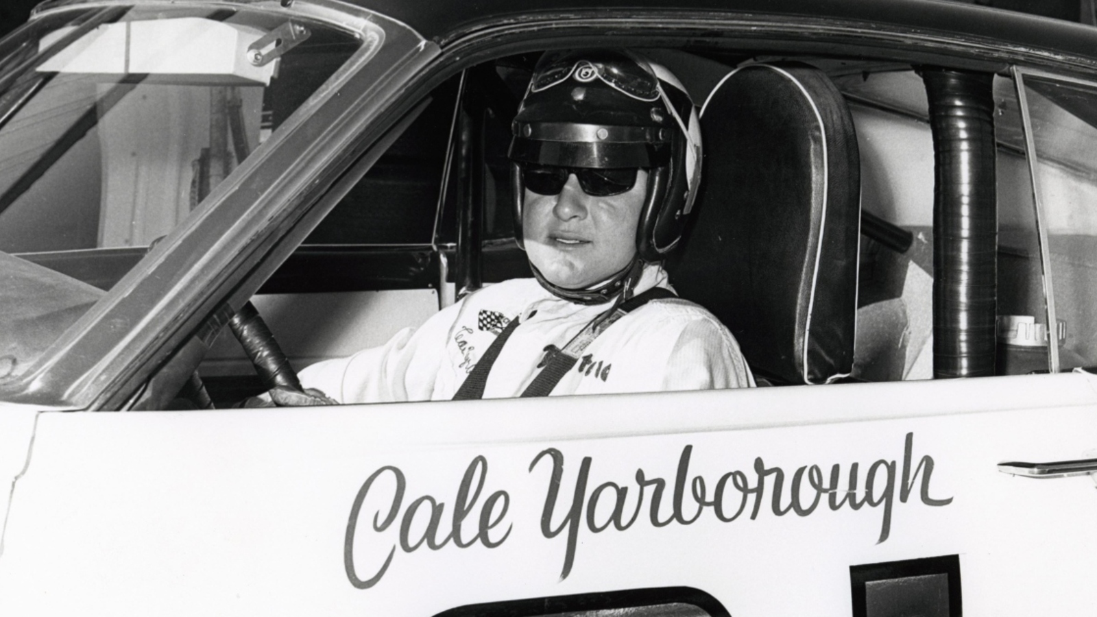 NASCAR exec Jim France, Jimmie Johnson, Brad Keselowski mourn passing of Cale Yarborough