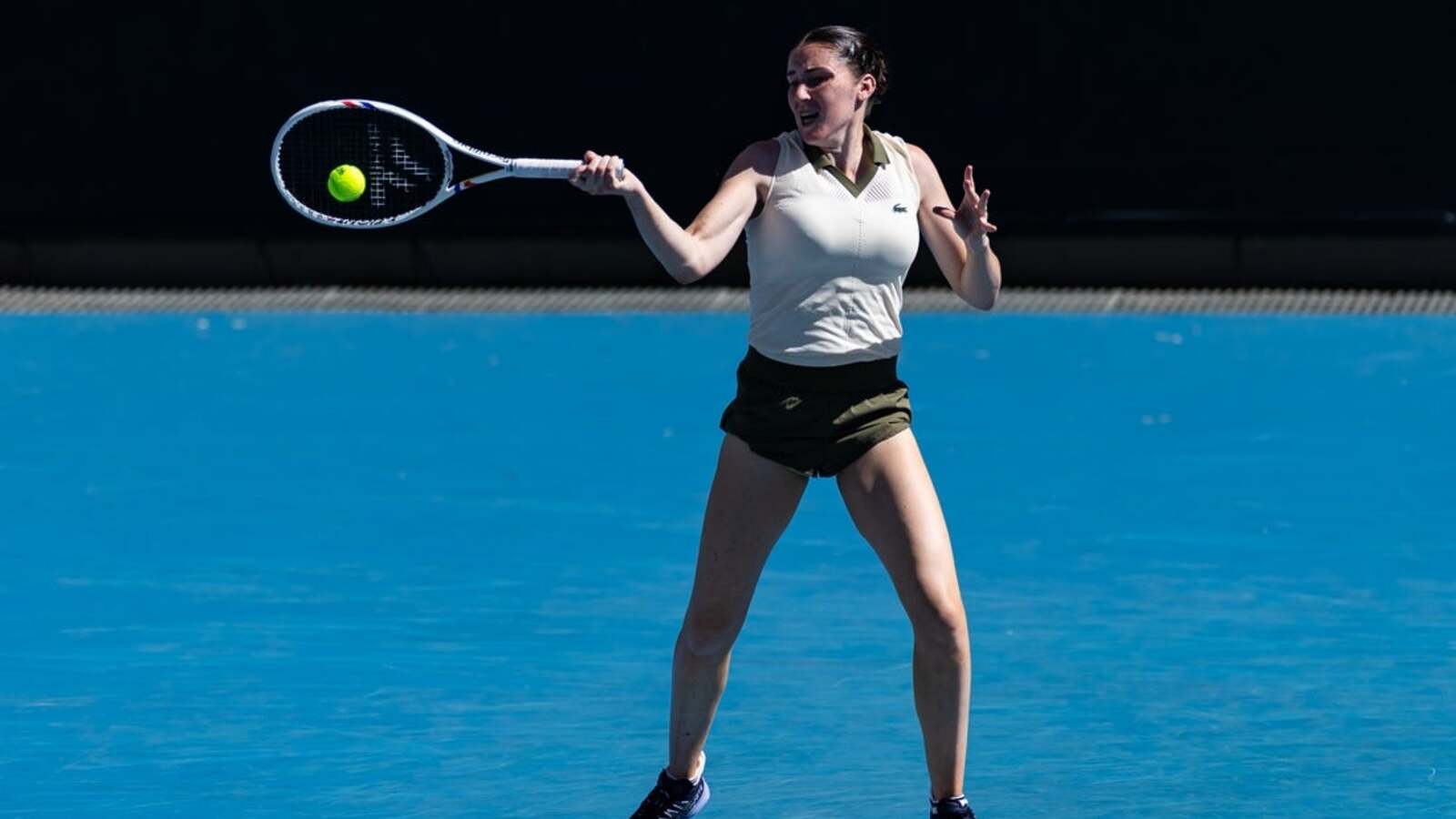 Elsa Jacquemot pulls out narrow three-setter to kick off Miami Open