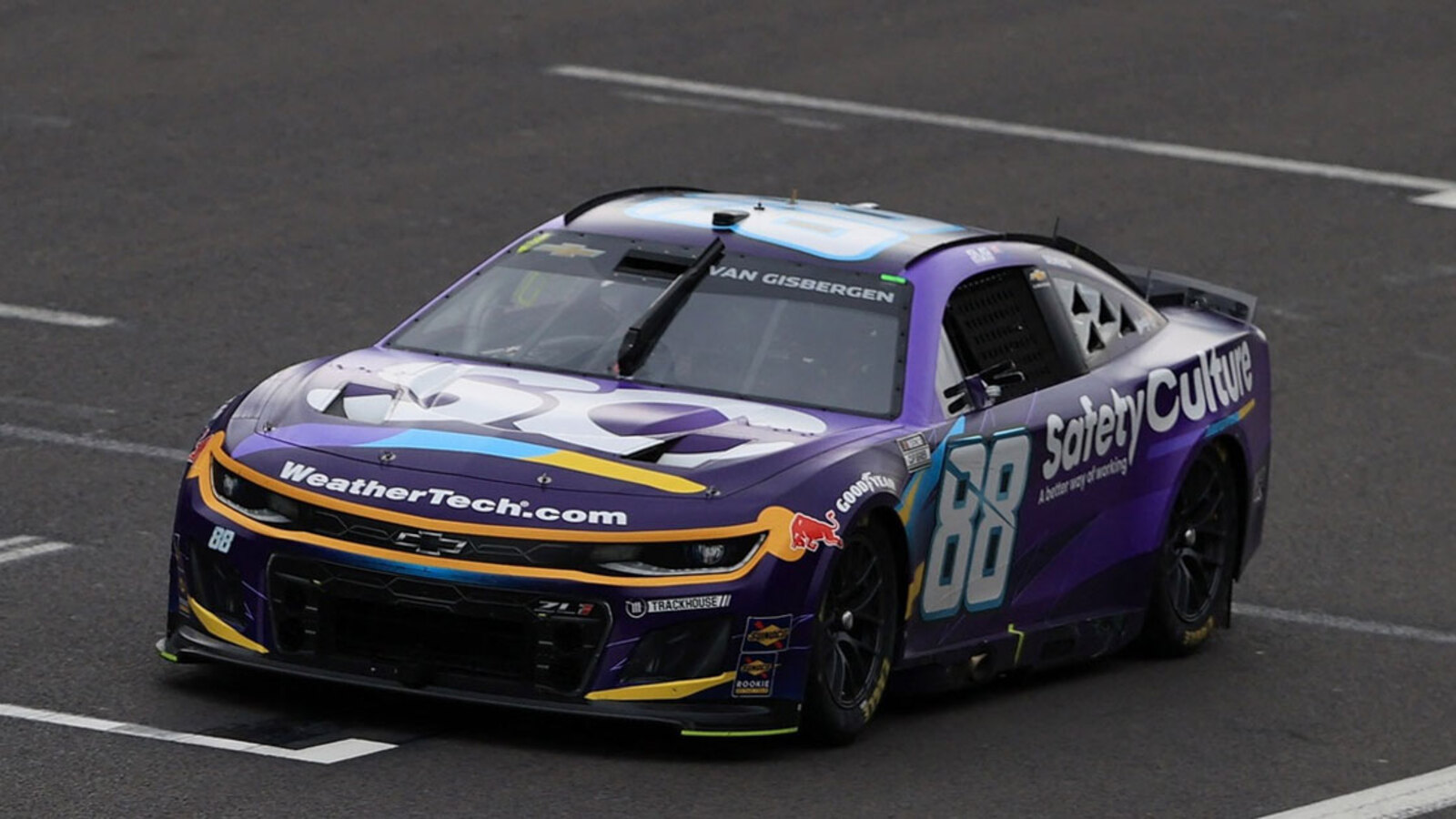 Report: Shane van Gisbergen tire changer hospitalized after flying tire at Pocono, extent of injuries revealed