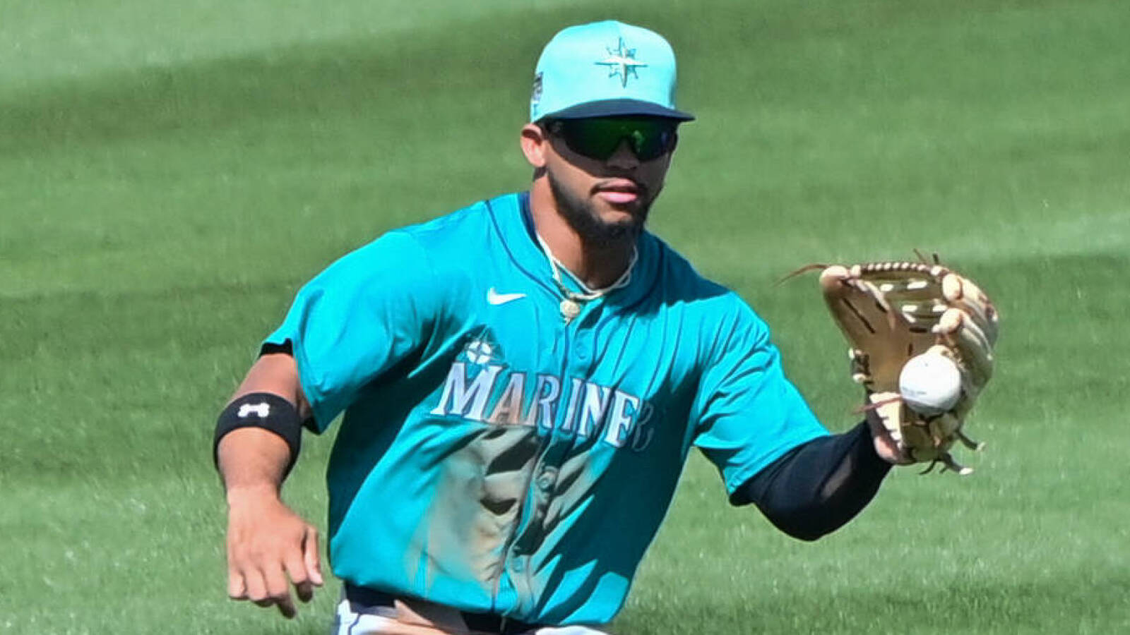 Seattle Mariners make big roster move in search of offensive pop