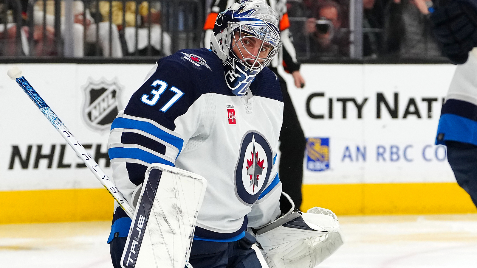 Hellebuyck Confirms He’ll Eye Contender Like Oilers This Season