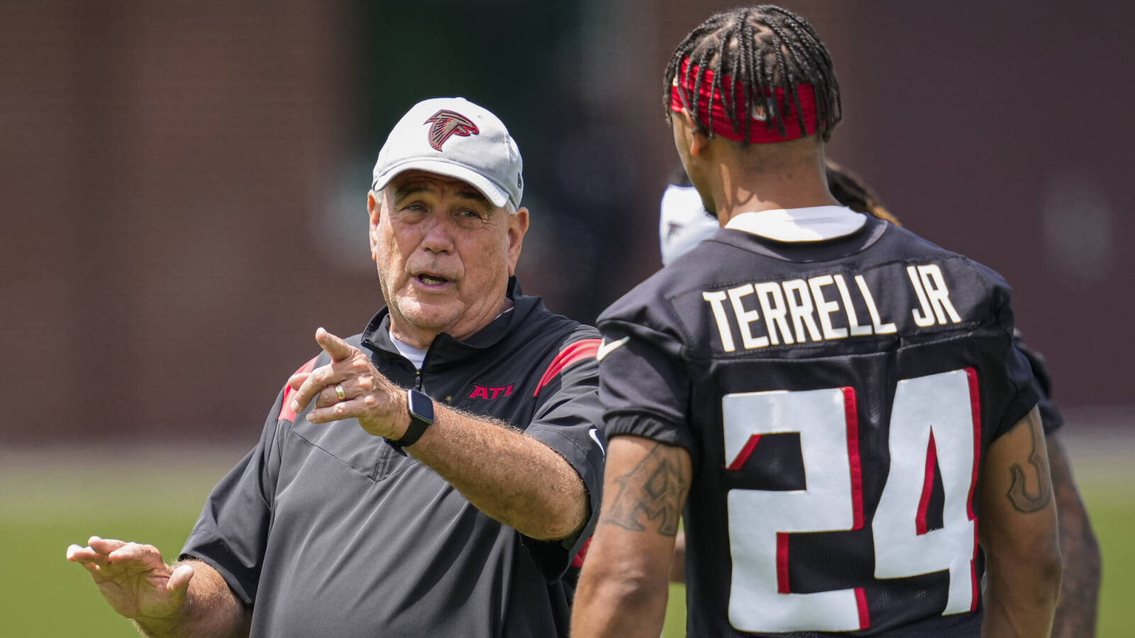 Falcons DC Dean Pees cleared to return