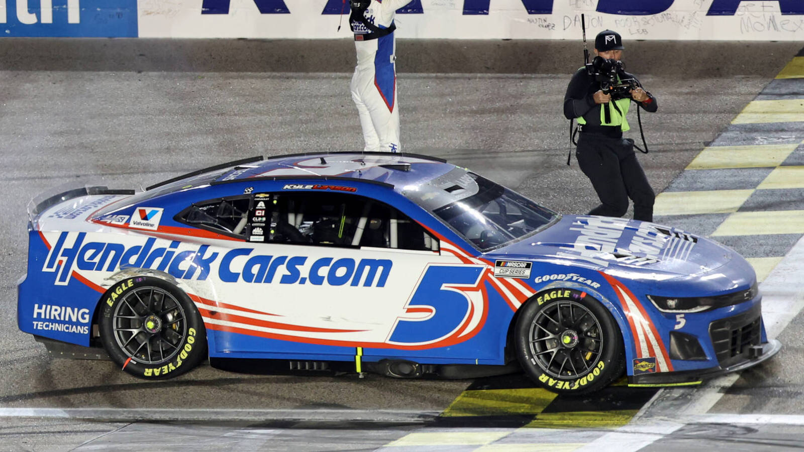 Reporter provides clarity on controversial NASCAR finish at Kansas