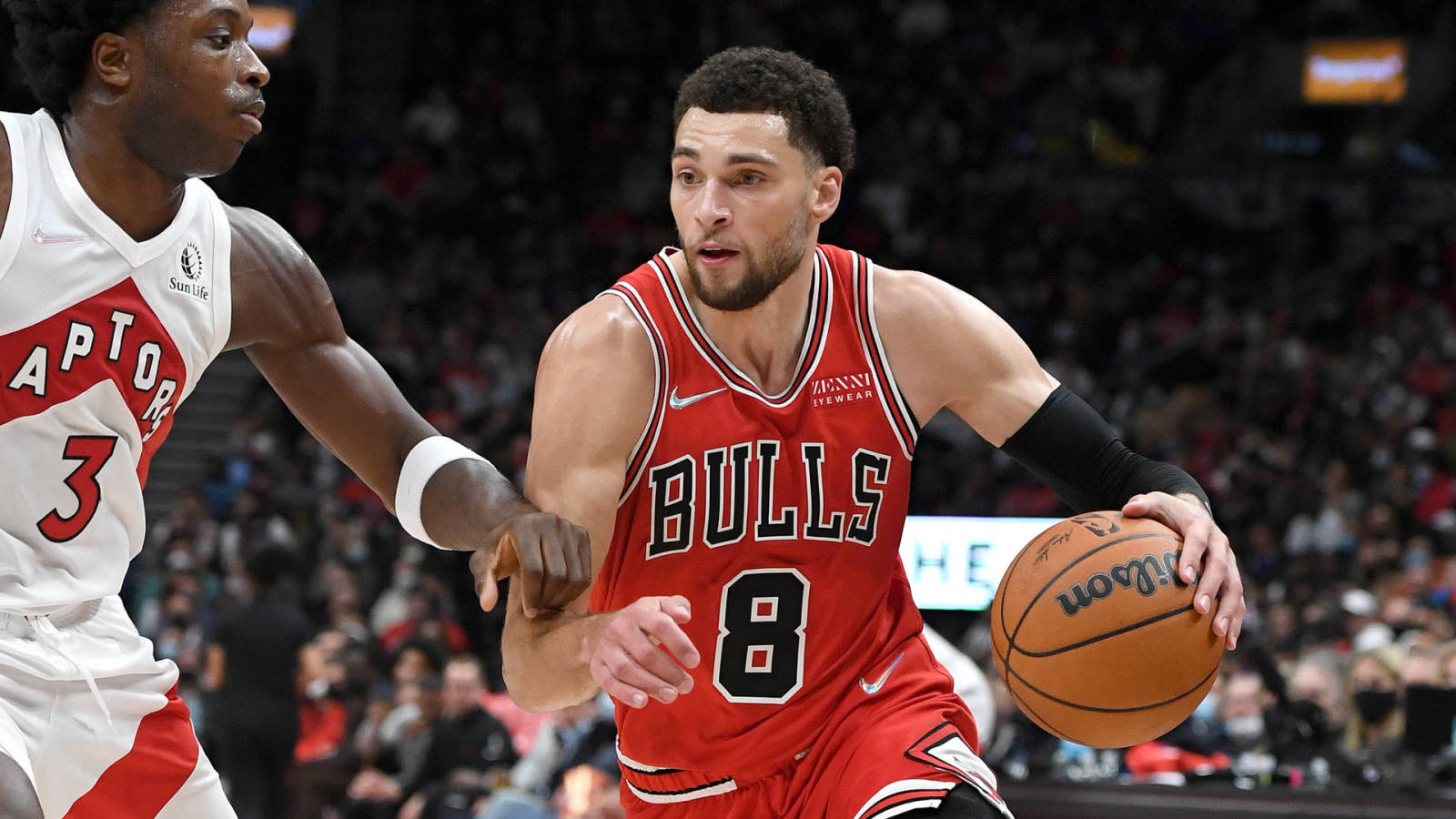 Bulls All-Star Zach LaVine playing through small ligament tear in left thumb