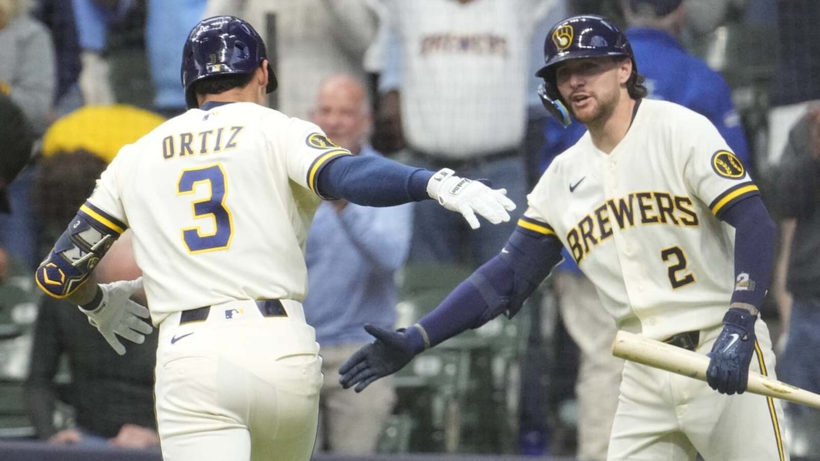 Brewers use big inning to beat Padres, win fifth straight