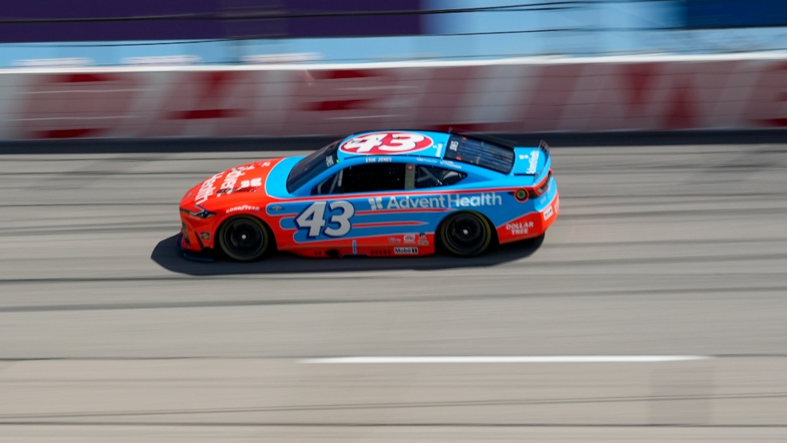 Erik Jones fumes at NASCAR on radio over questionable debris caution at Darlington