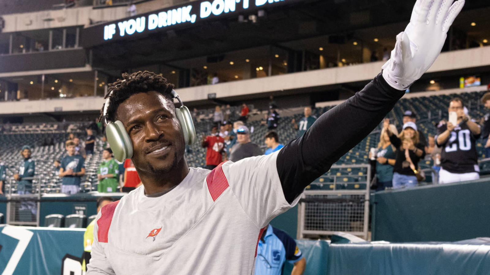 Antonio Brown releases statement telling his side of the story about his Bucs exit
