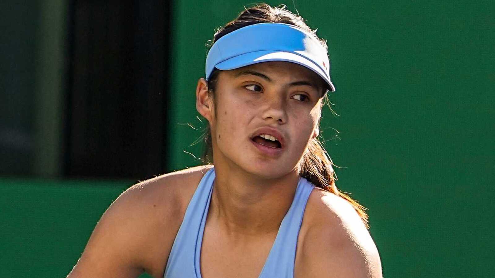 Watch: Emma Raducanu and Amanda Anisimova kick off the grass courts at Queen’s Club Championships