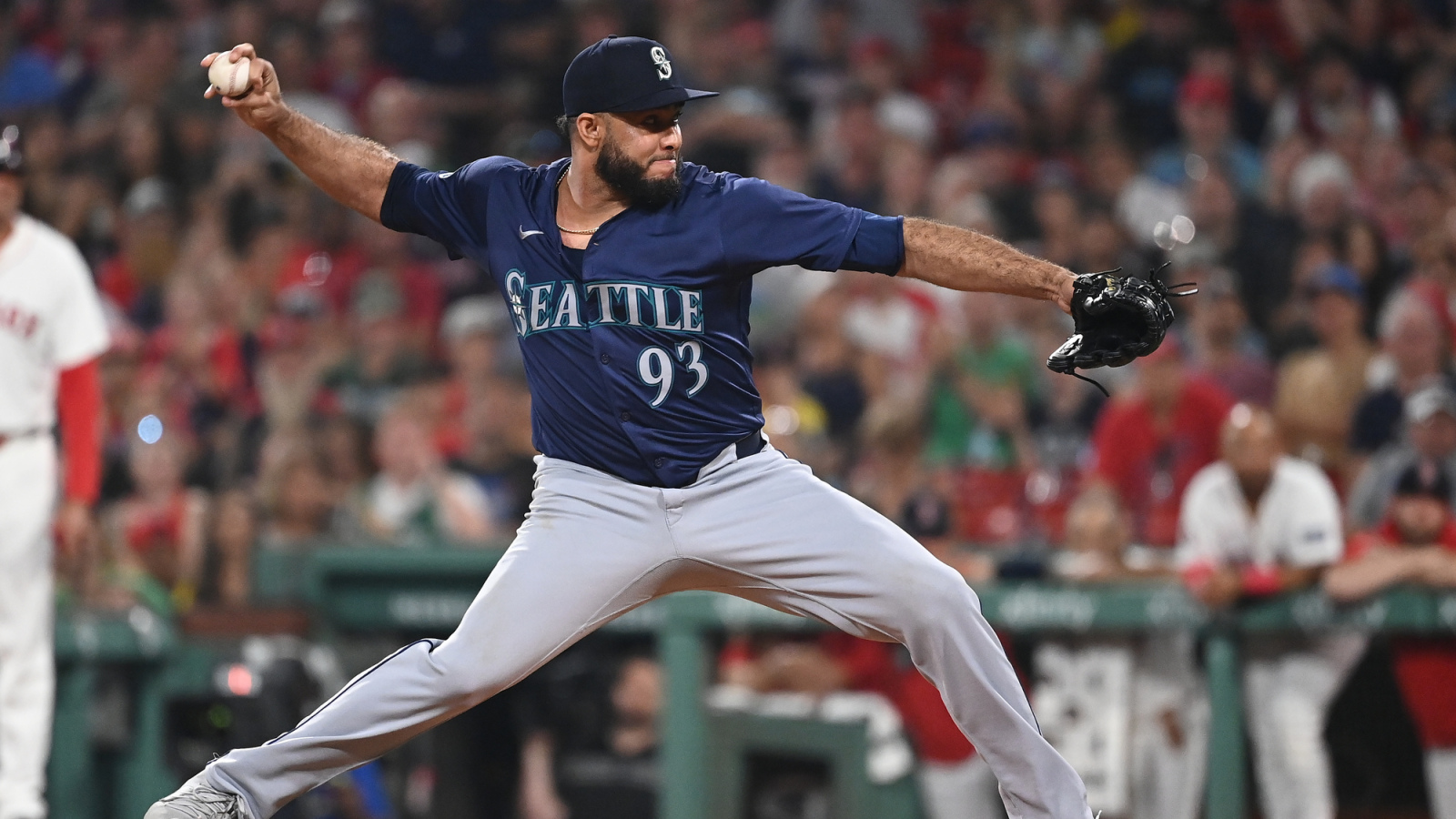 Mariners place righty reliever on 15-day IL