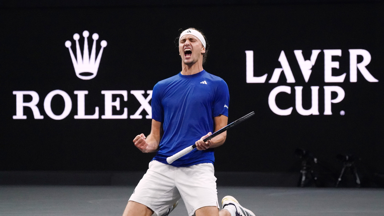 Alexander Zverev loses control, yells at father during discouraging loss to Daniil Medvedev at China Open