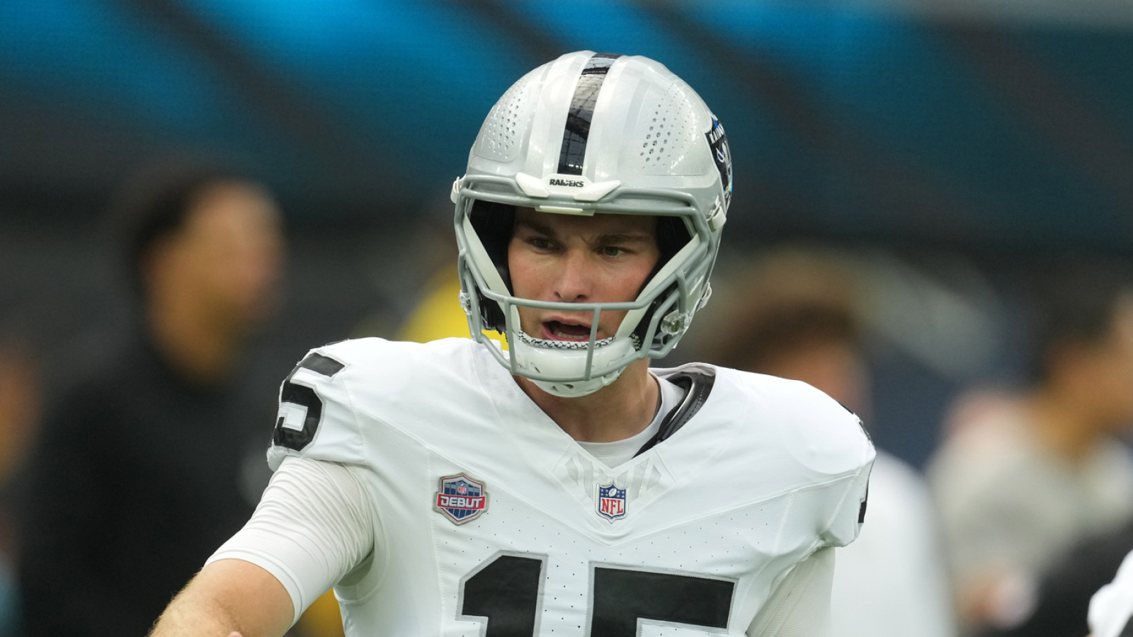 2026 No. 1 pick Fernando Mendoza replaces Raiders QB Kirk Cousins in blowout loss to Patriots