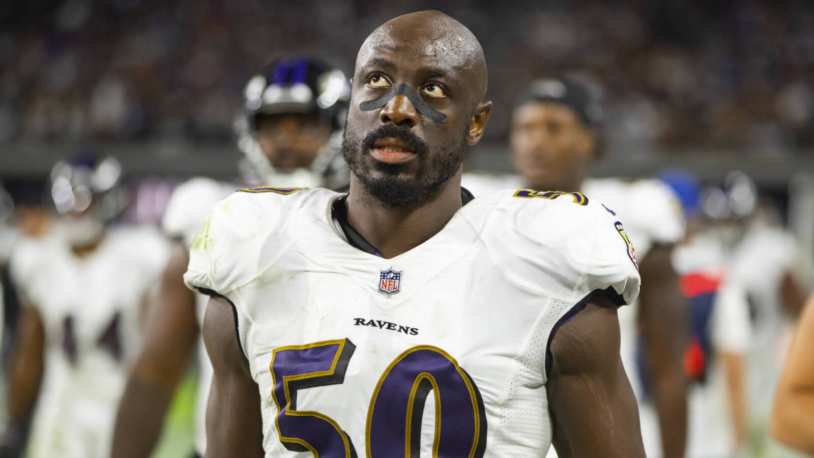 Ravens bring back OLB Justin Houston on one-year deal - NewsOpener