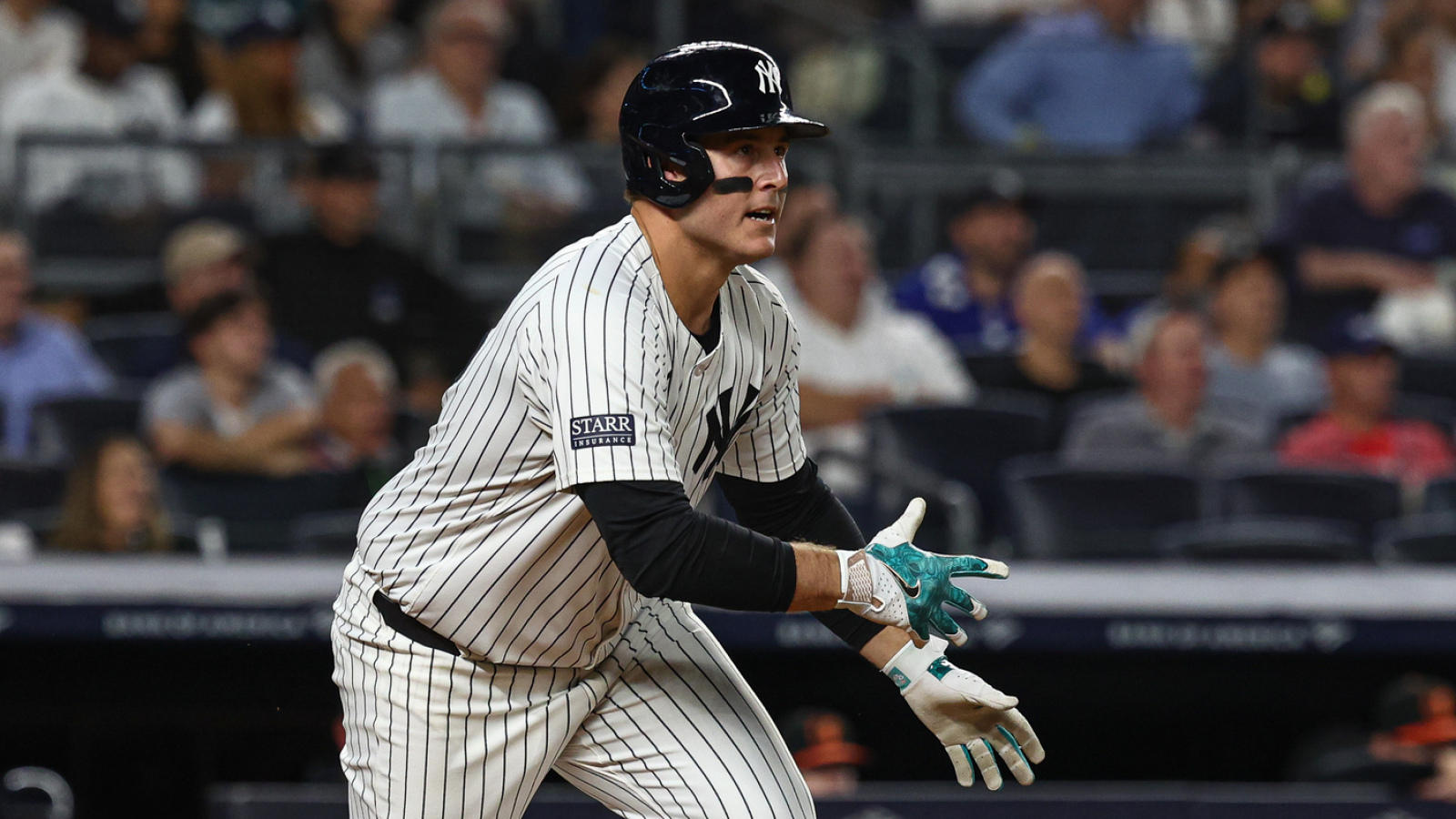 Yankees first baseman suffers fractured fingers following hit by pitch
