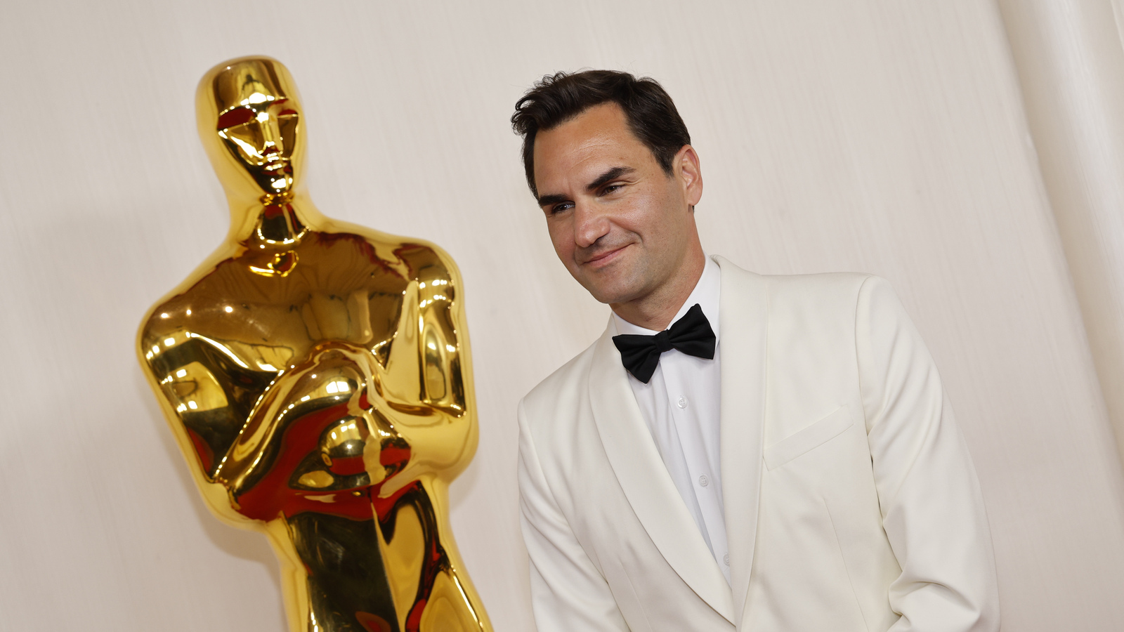 Watch: Roger Federer’s Documentary ': ' unbelievable ad shows up on London’s Tower Bridge