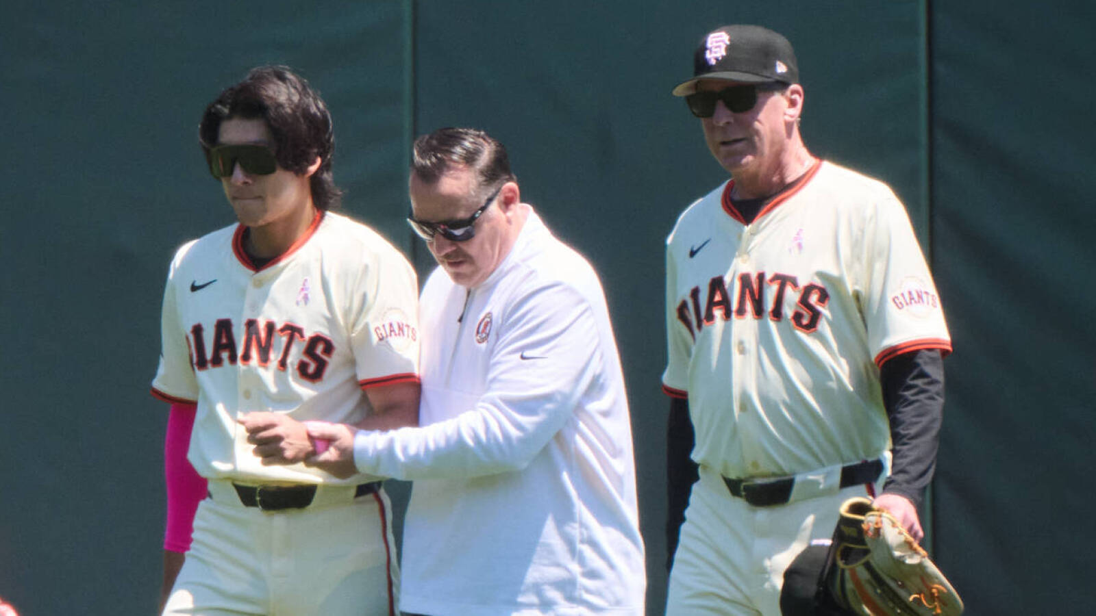 Giants' Jung Hoo Lee leaves game vs. Reds due to injury