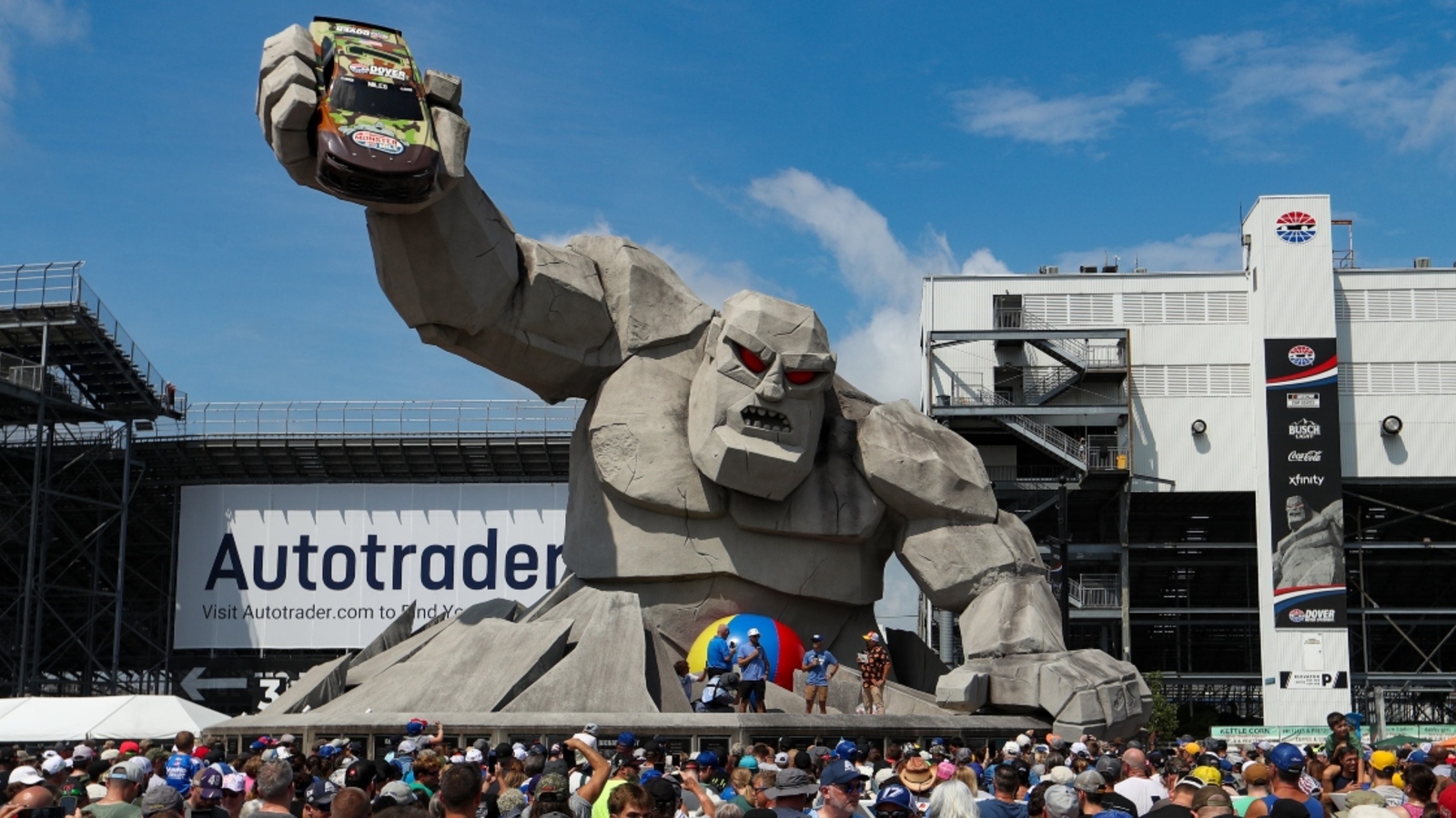NASCAR throws caution for rain in Stage 3 of Dover Cup race
