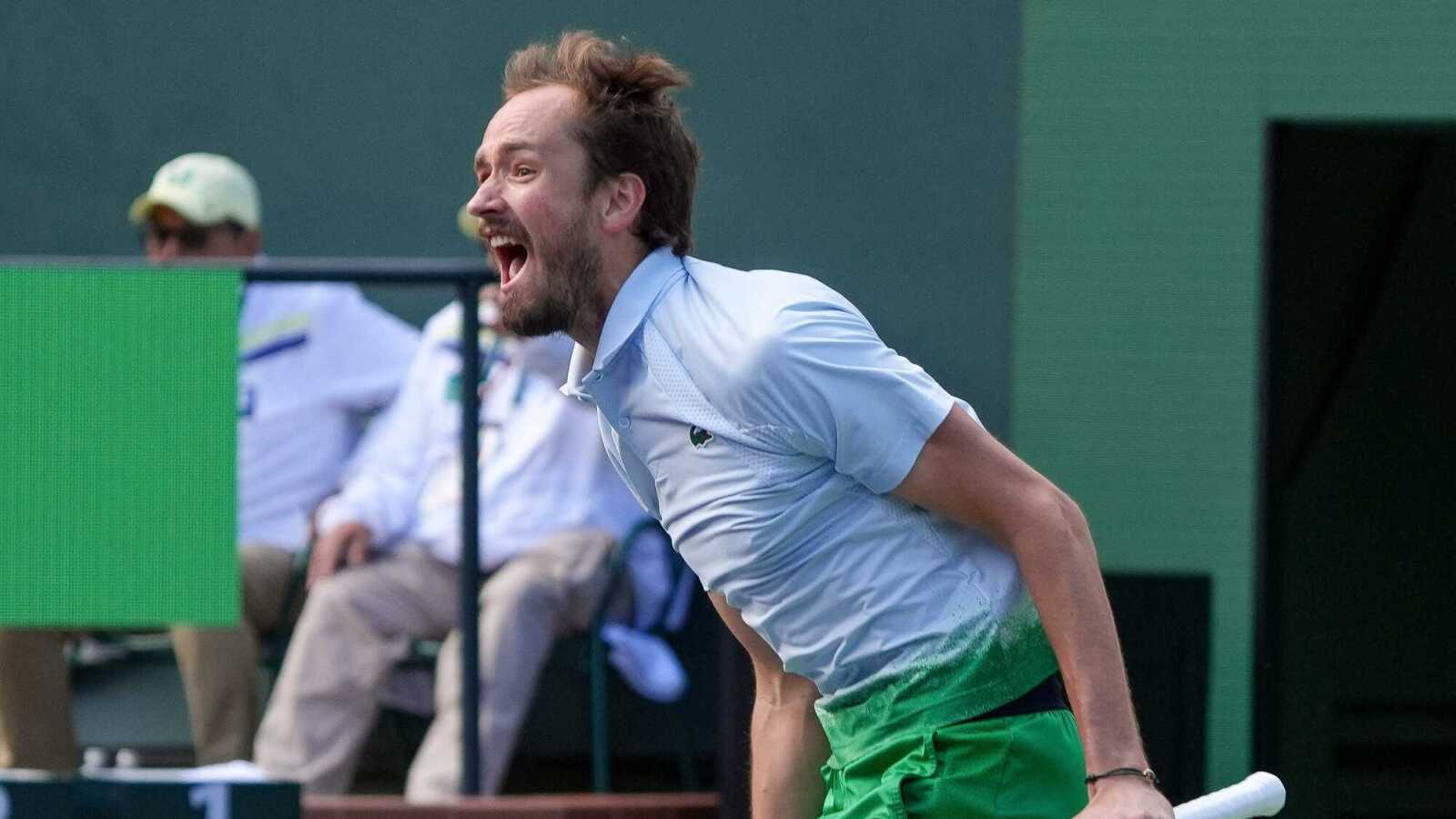 Watch: Bizarre scenes at Indian Wells as objects fly during Medvedev-Fils match due to extreme wind