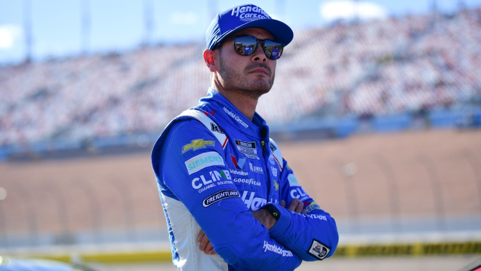Kyle Larson loses wheel after pit stop to address different tire, assessed huge penalty