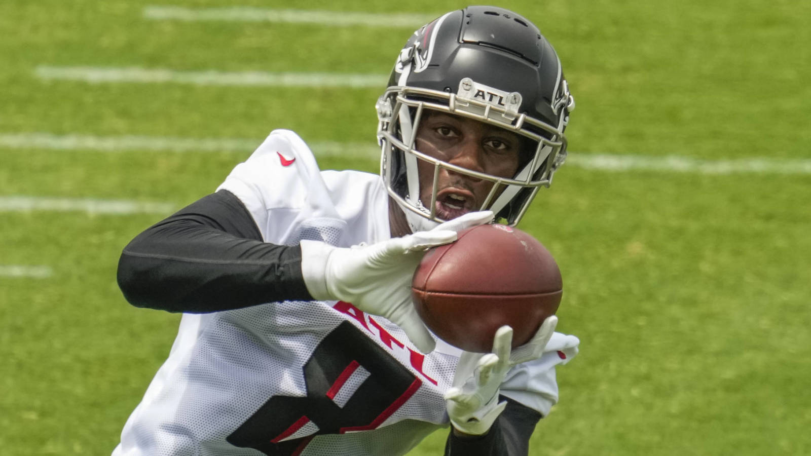Falcons sign first-round pick Kyle Pitts