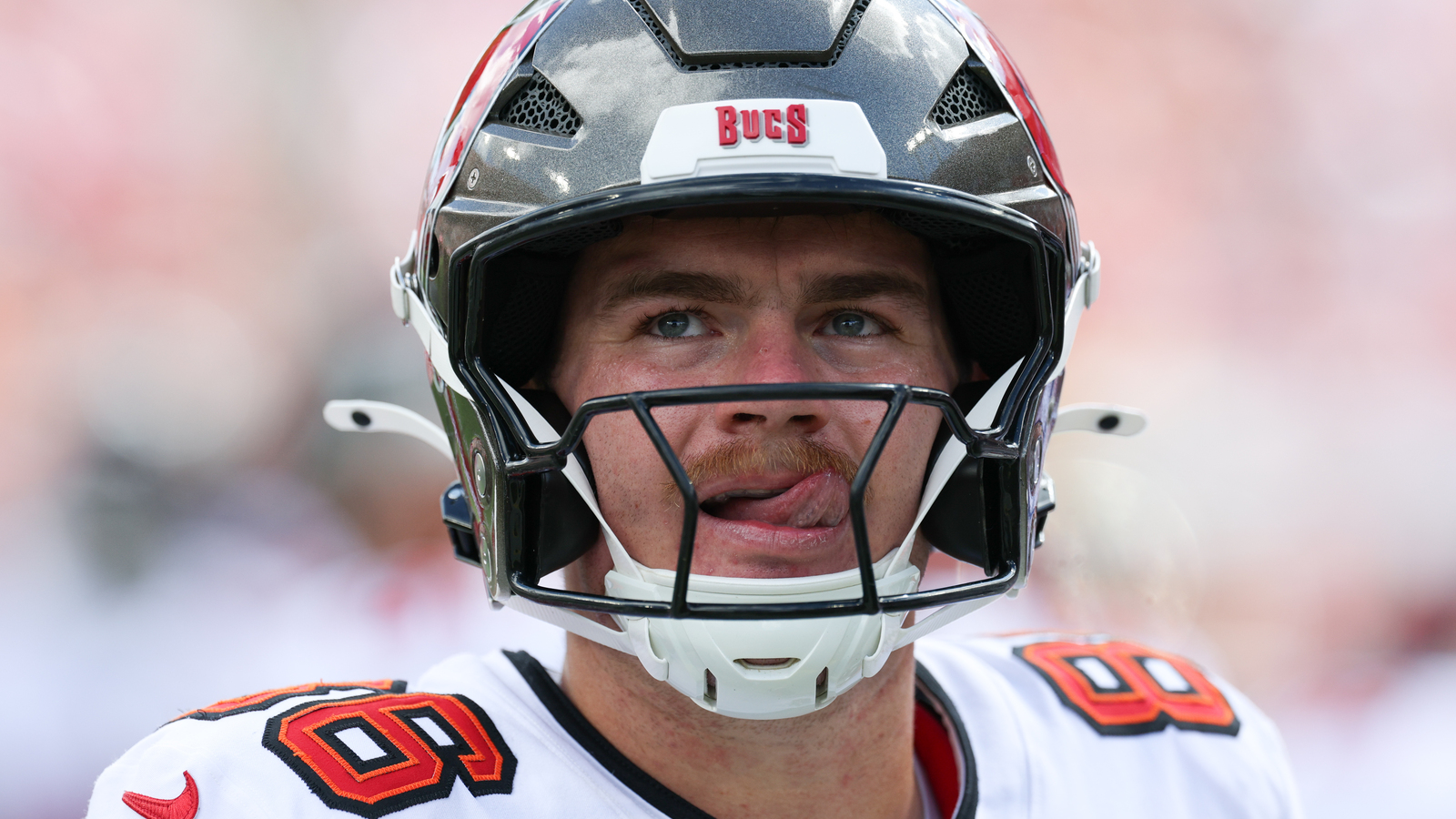 Buccaneers To Sign LS Scott Daly