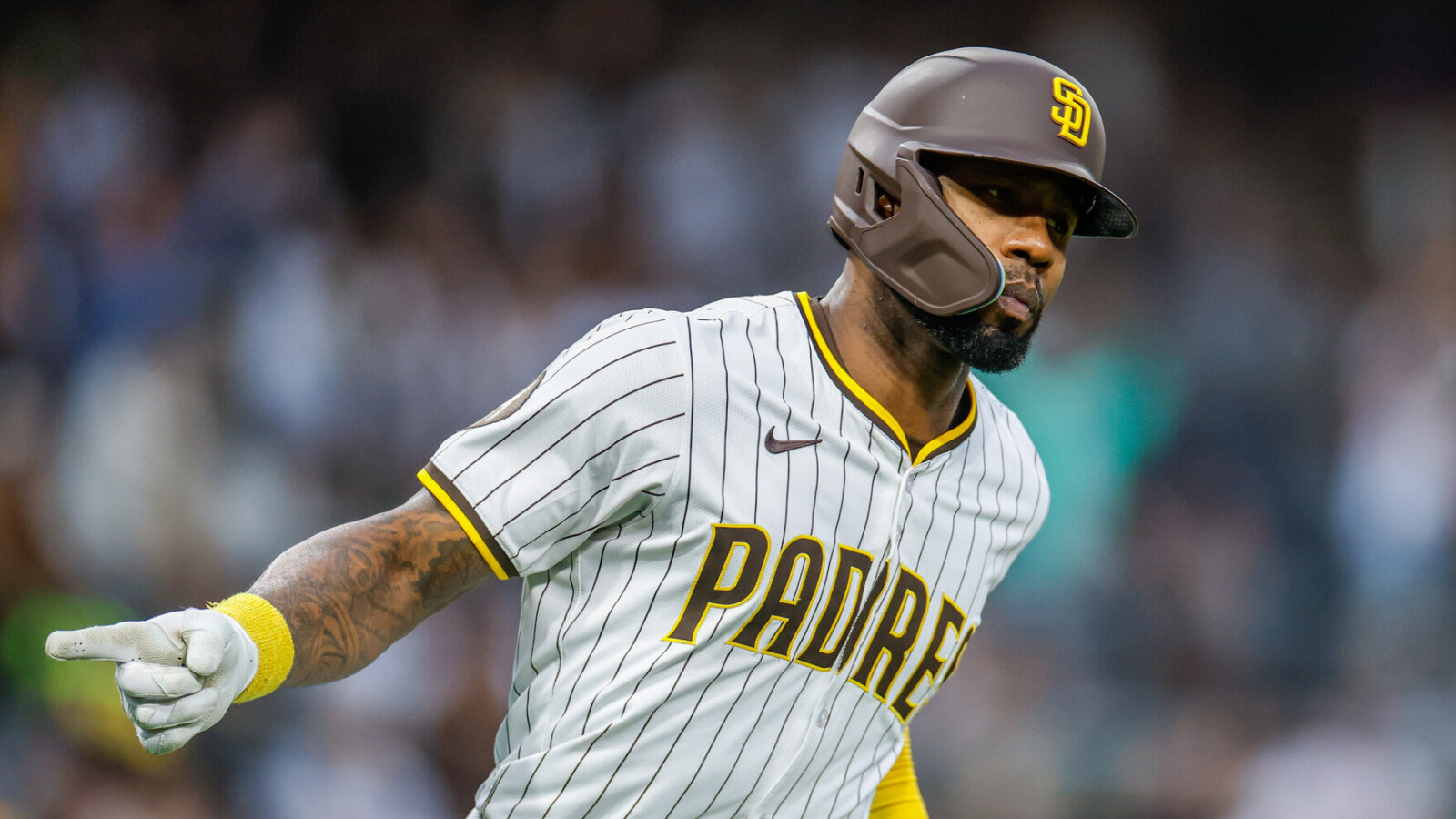 Padres lose five-time Gold Glove winner to injury
