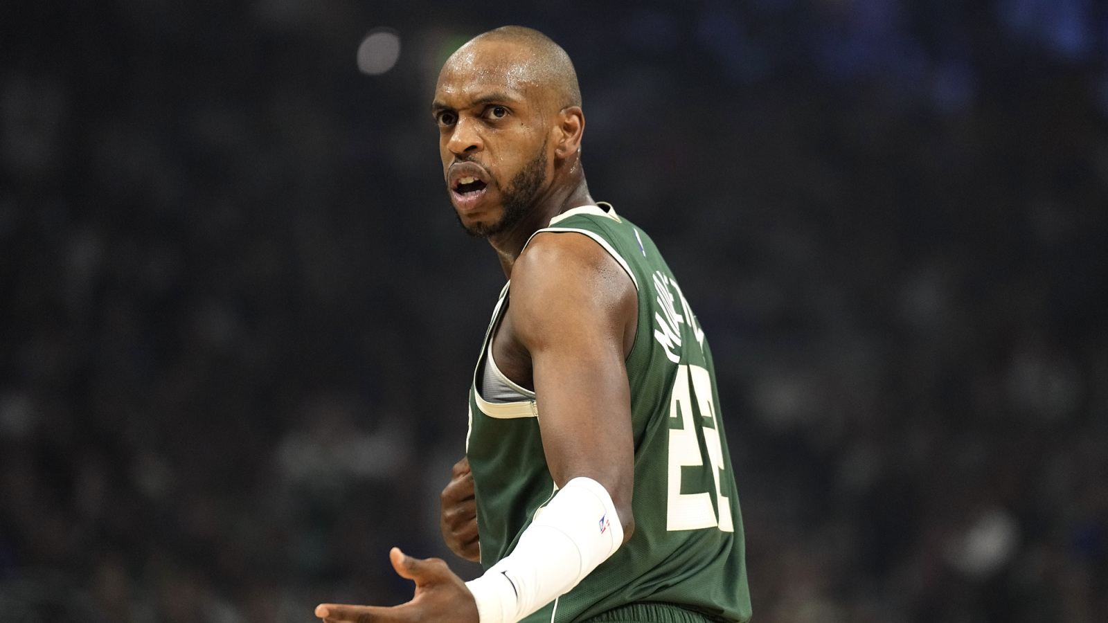 Bucks get concerning injury update on Khris Middleton