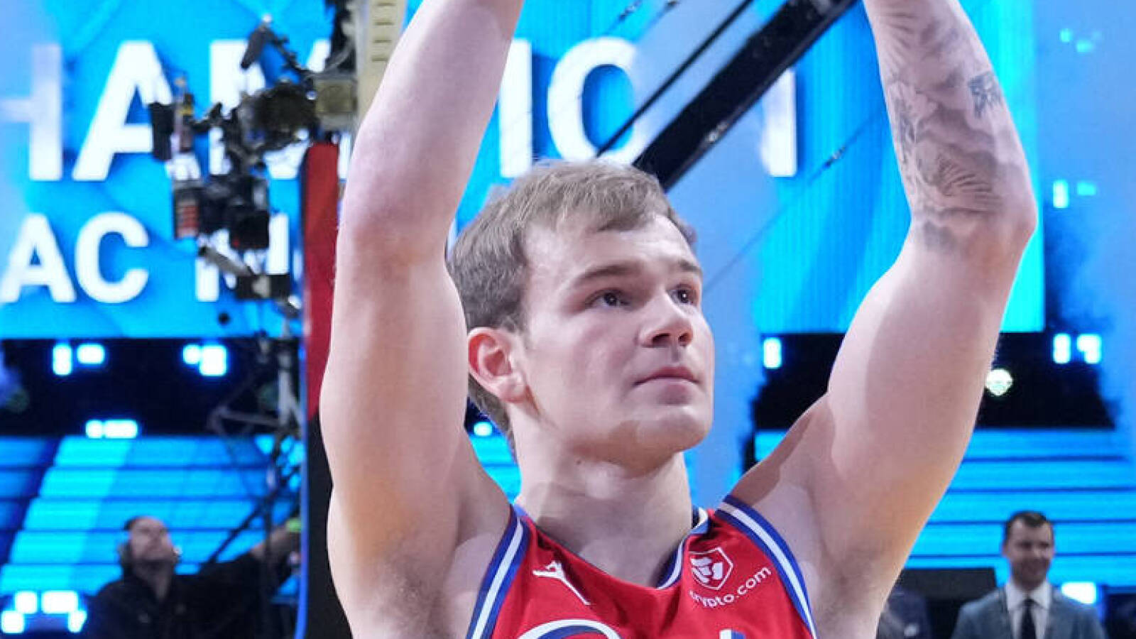 76ers' Mac McClung steals show with perfect scores in dunk contest