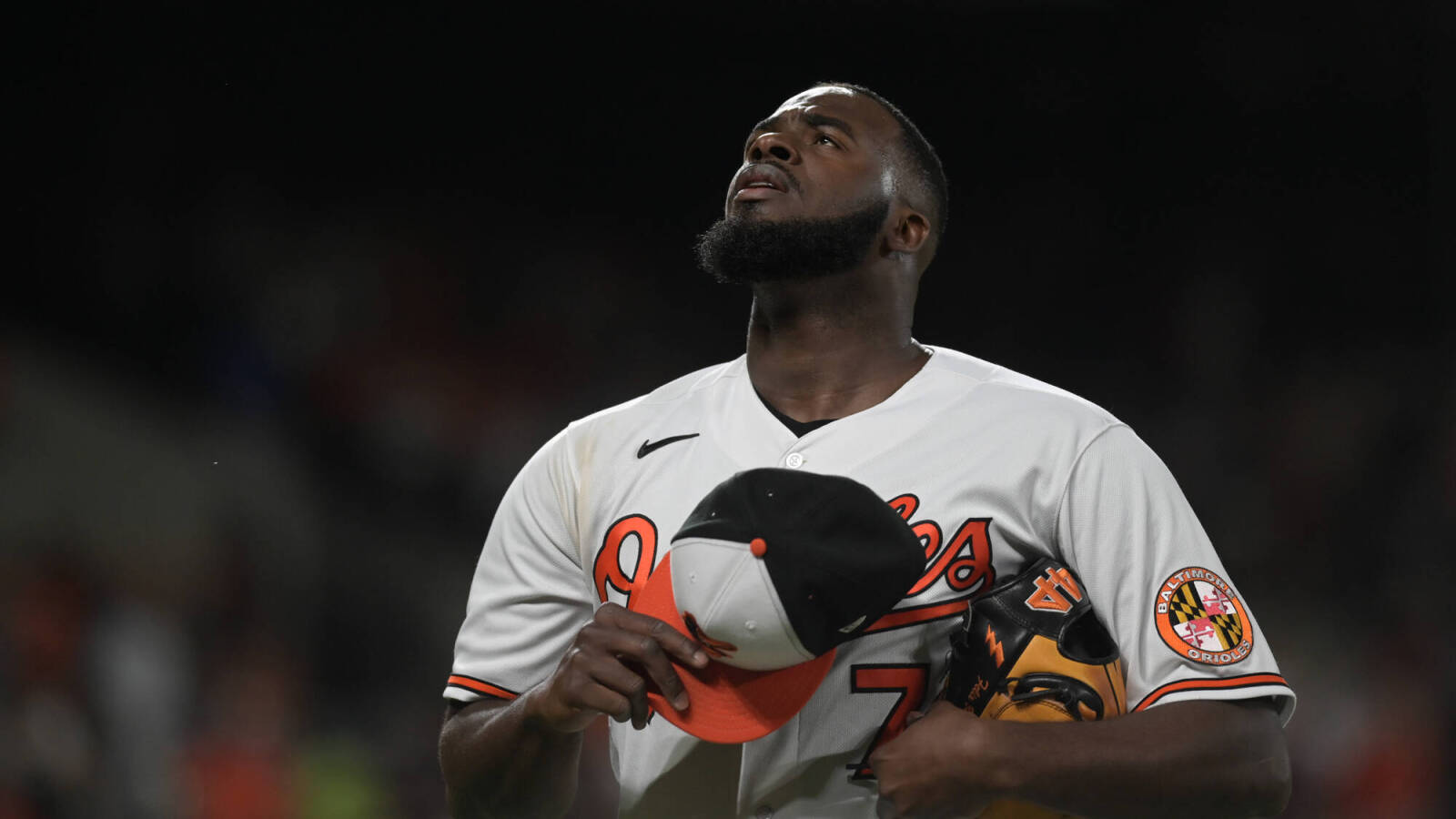 Orioles All-Star closer leaves game with 'arm discomfort'