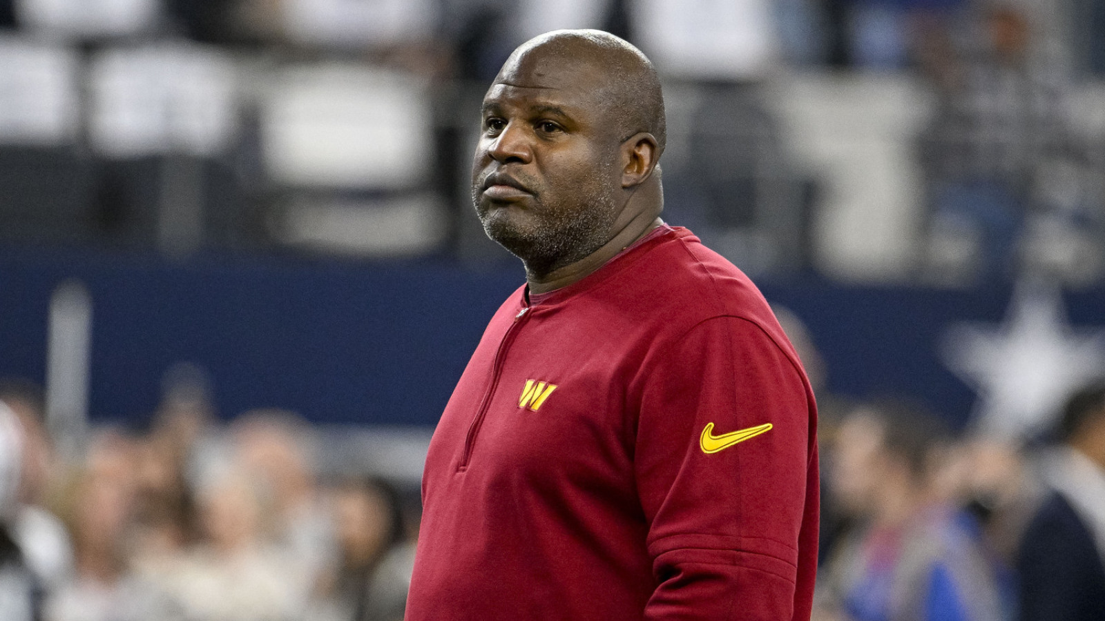 Eric Bieniemy gives Bears rookies an earful during drill