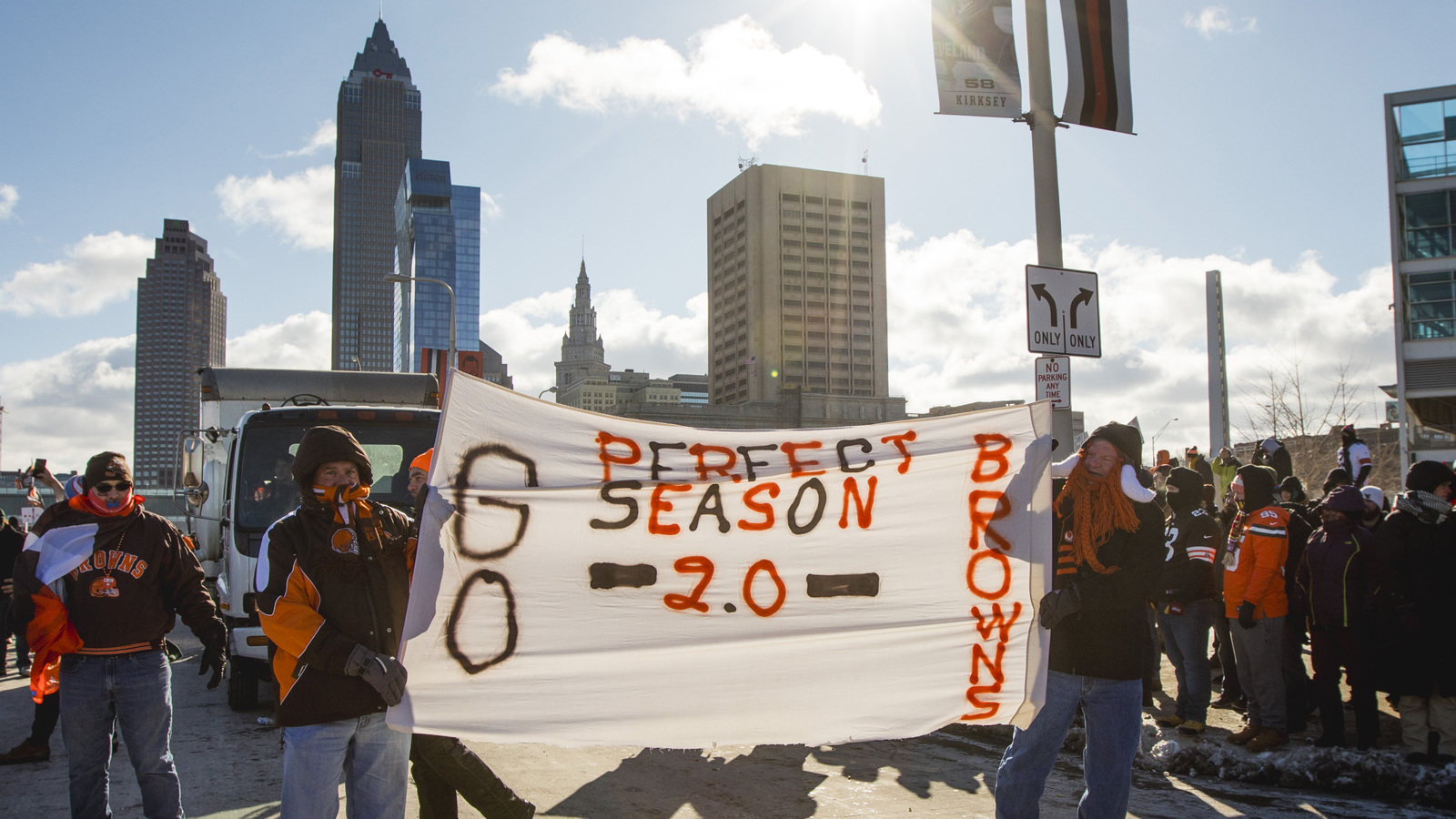 Cleveland Browns fans hold parade for the team's 0-16 season