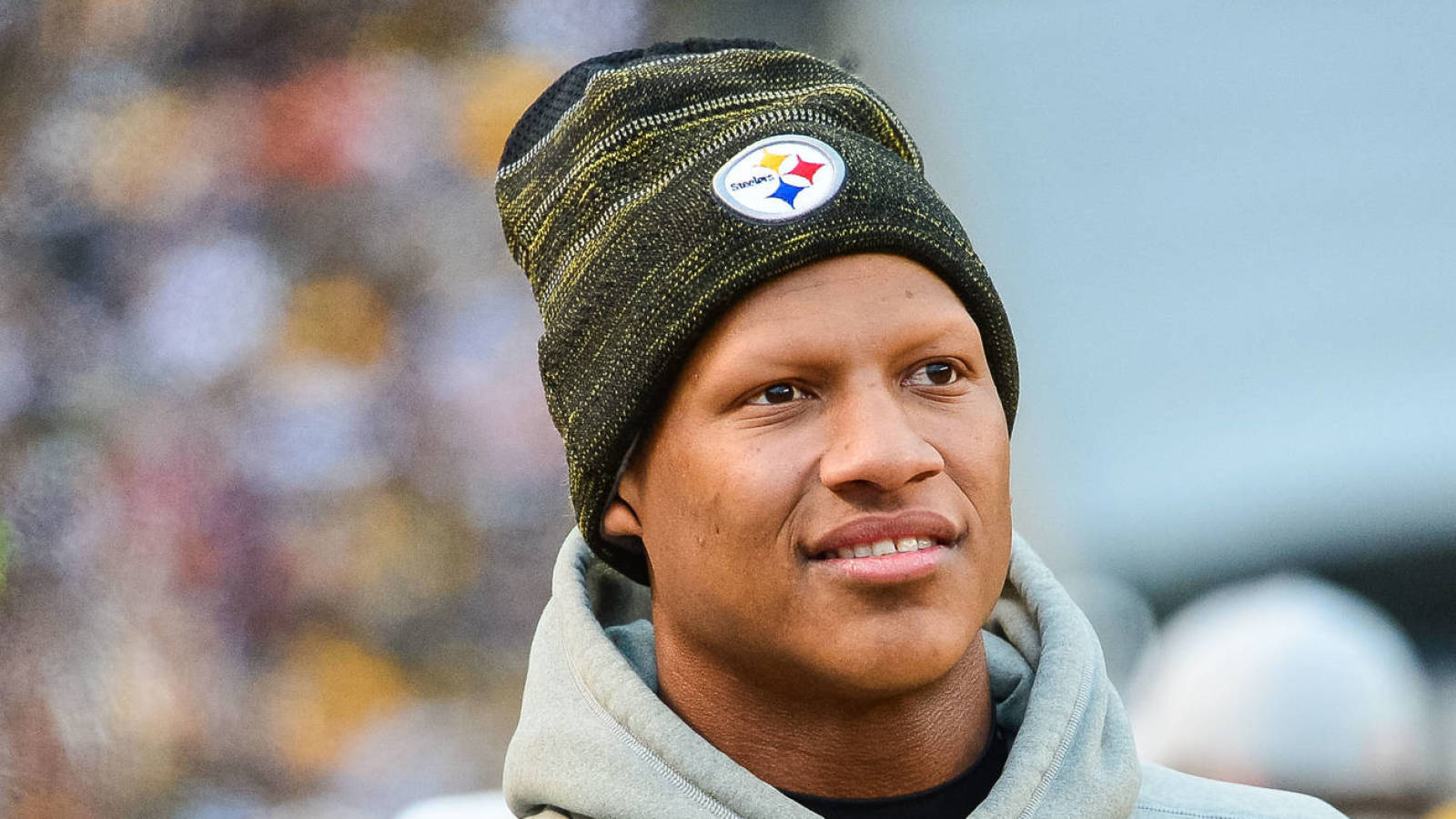 Ryan Shazier attends Steelers game wearing his own jersey