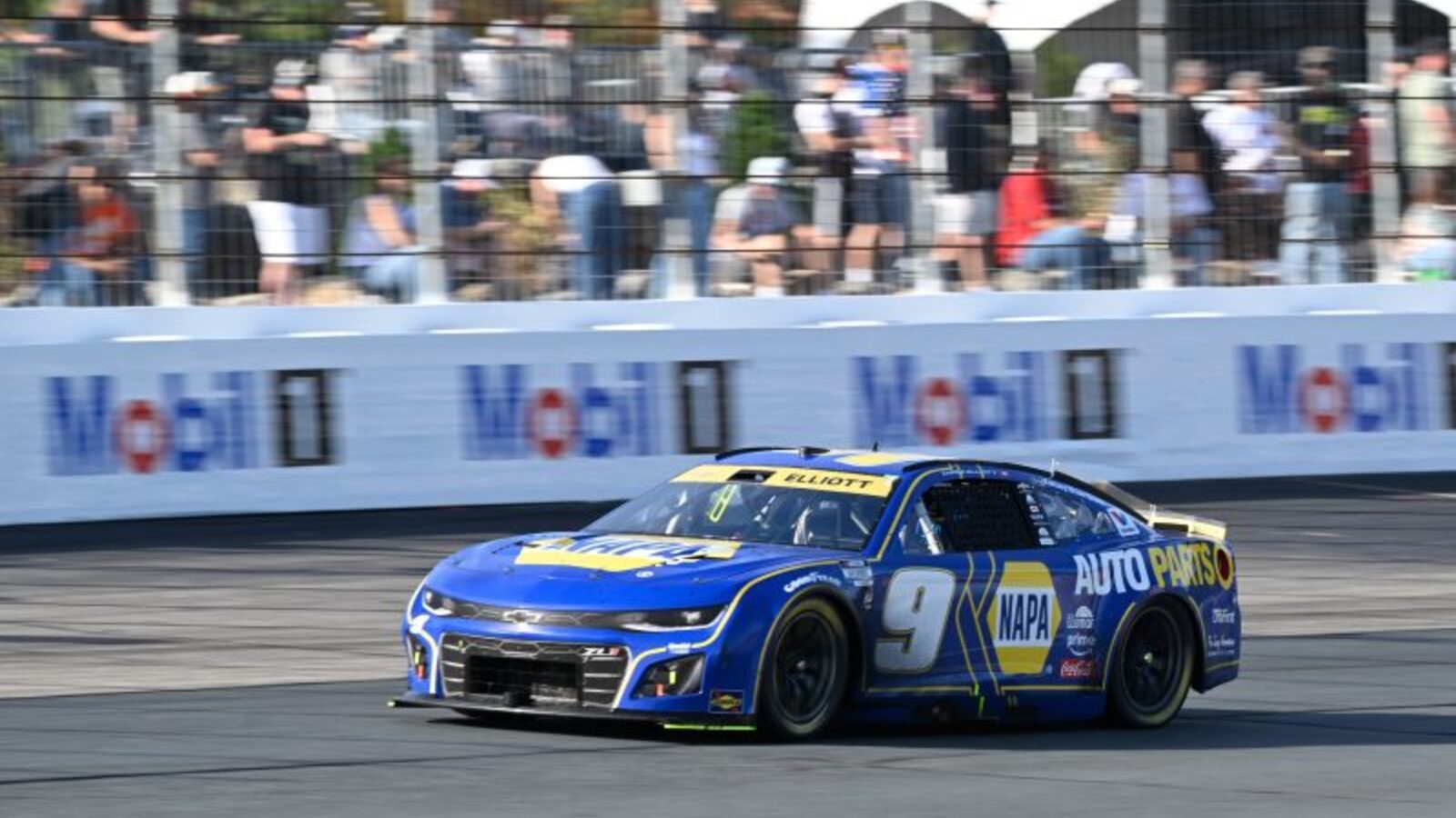 Chase Elliott’s Playoff Momentum Builds as Kansas Speedway Awaits