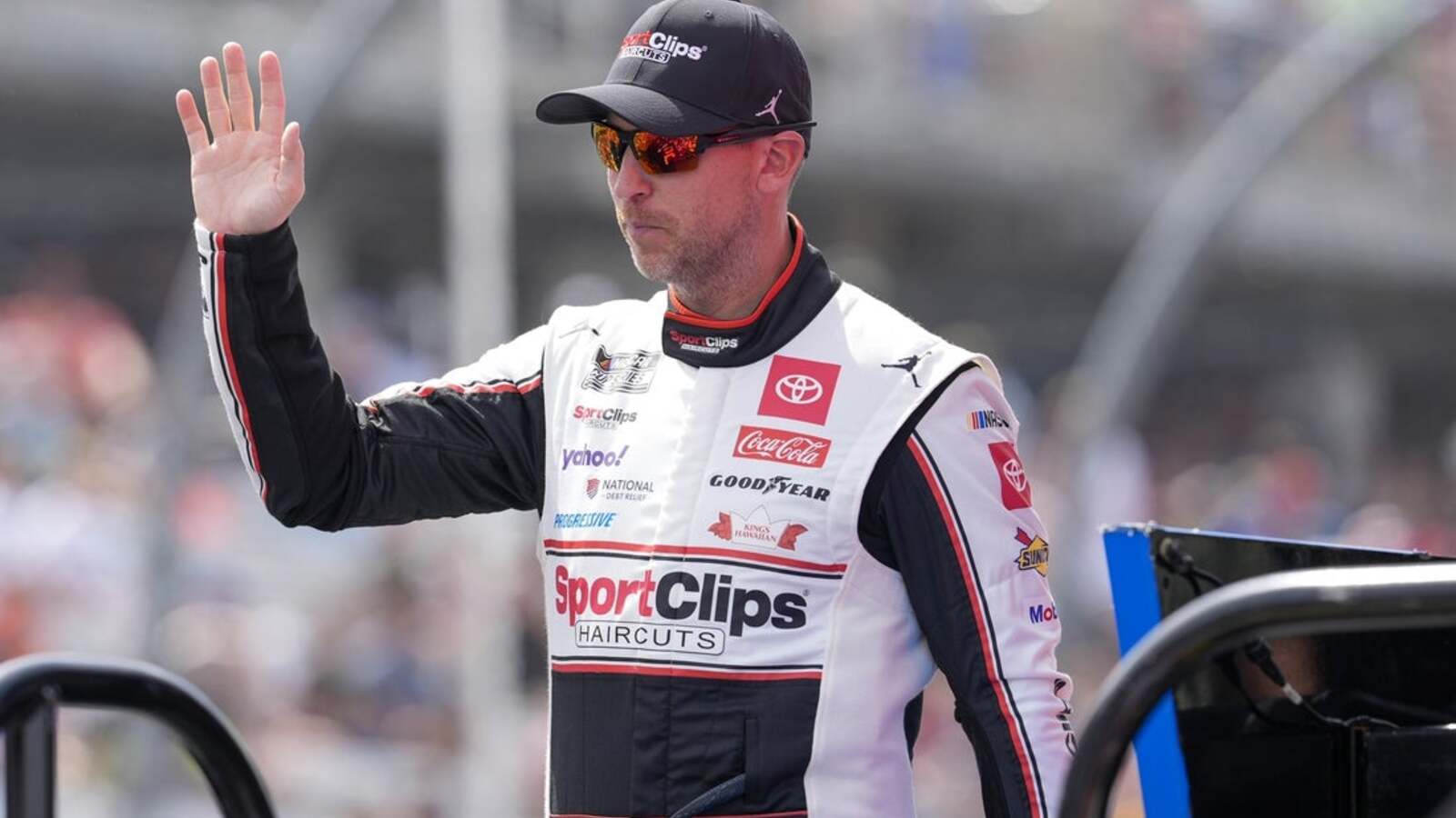 Denny Hamlin signs multiyear extension with JGR